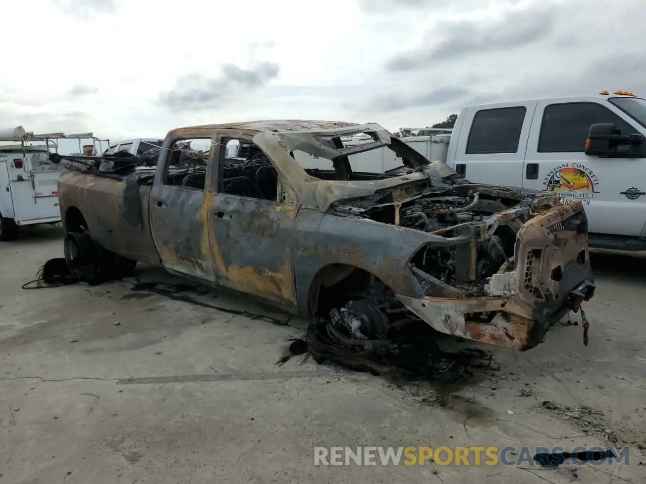 4 Photograph of a damaged car 3C6CRRJL5NG414756 RAM 3500 2022