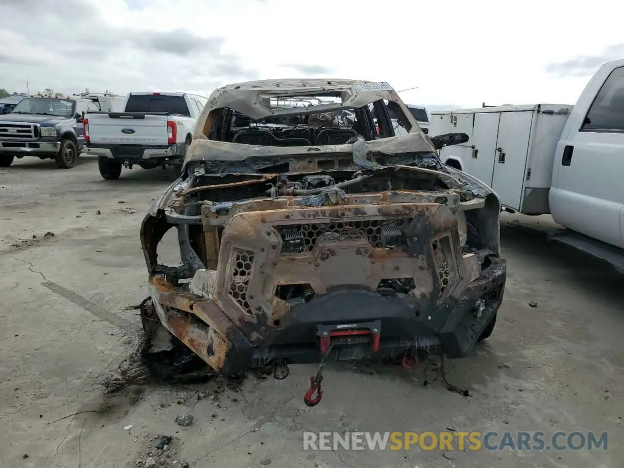 5 Photograph of a damaged car 3C6CRRJL5NG414756 RAM 3500 2022
