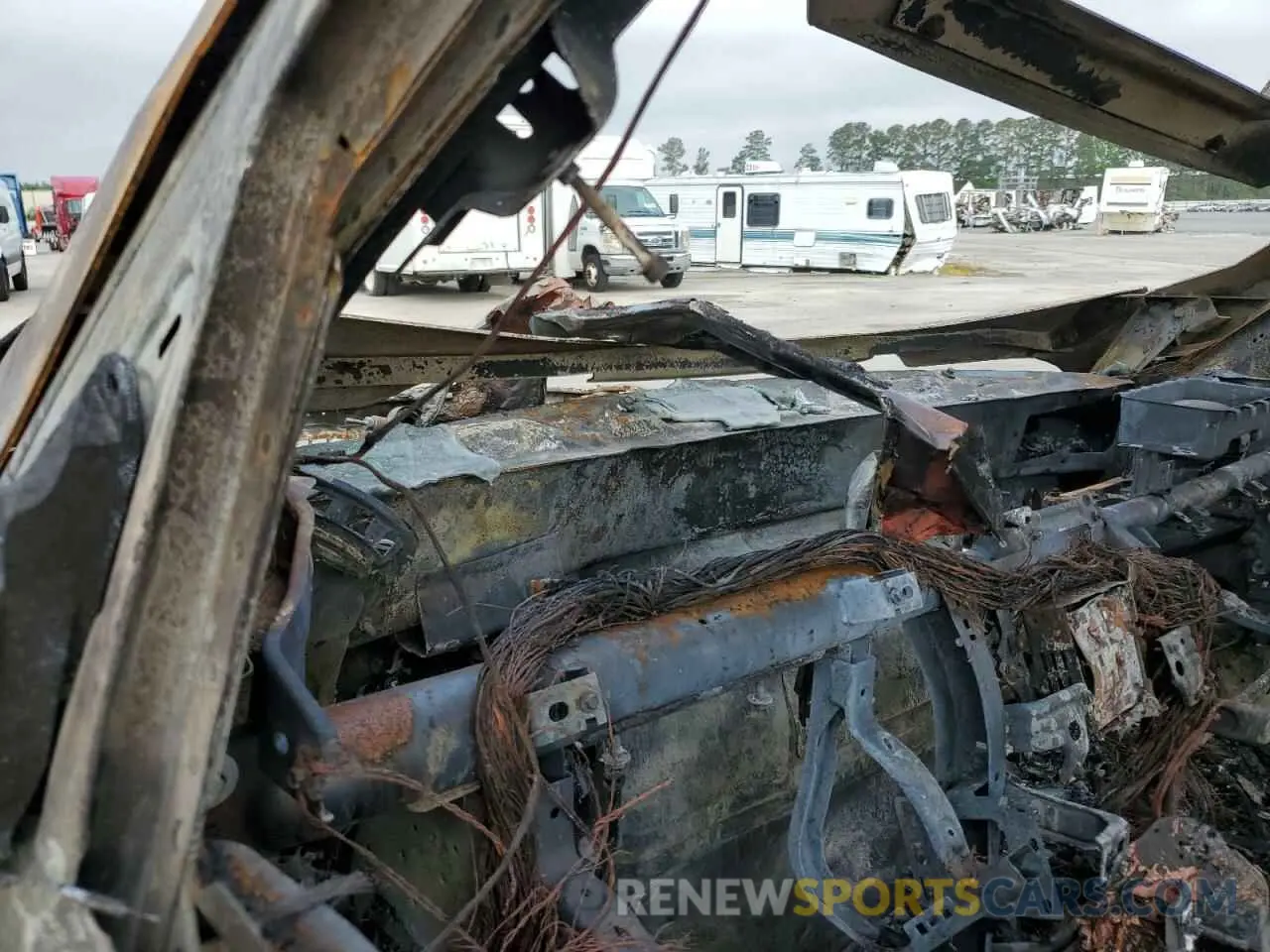 9 Photograph of a damaged car 3C6CRRJL5NG414756 RAM 3500 2022