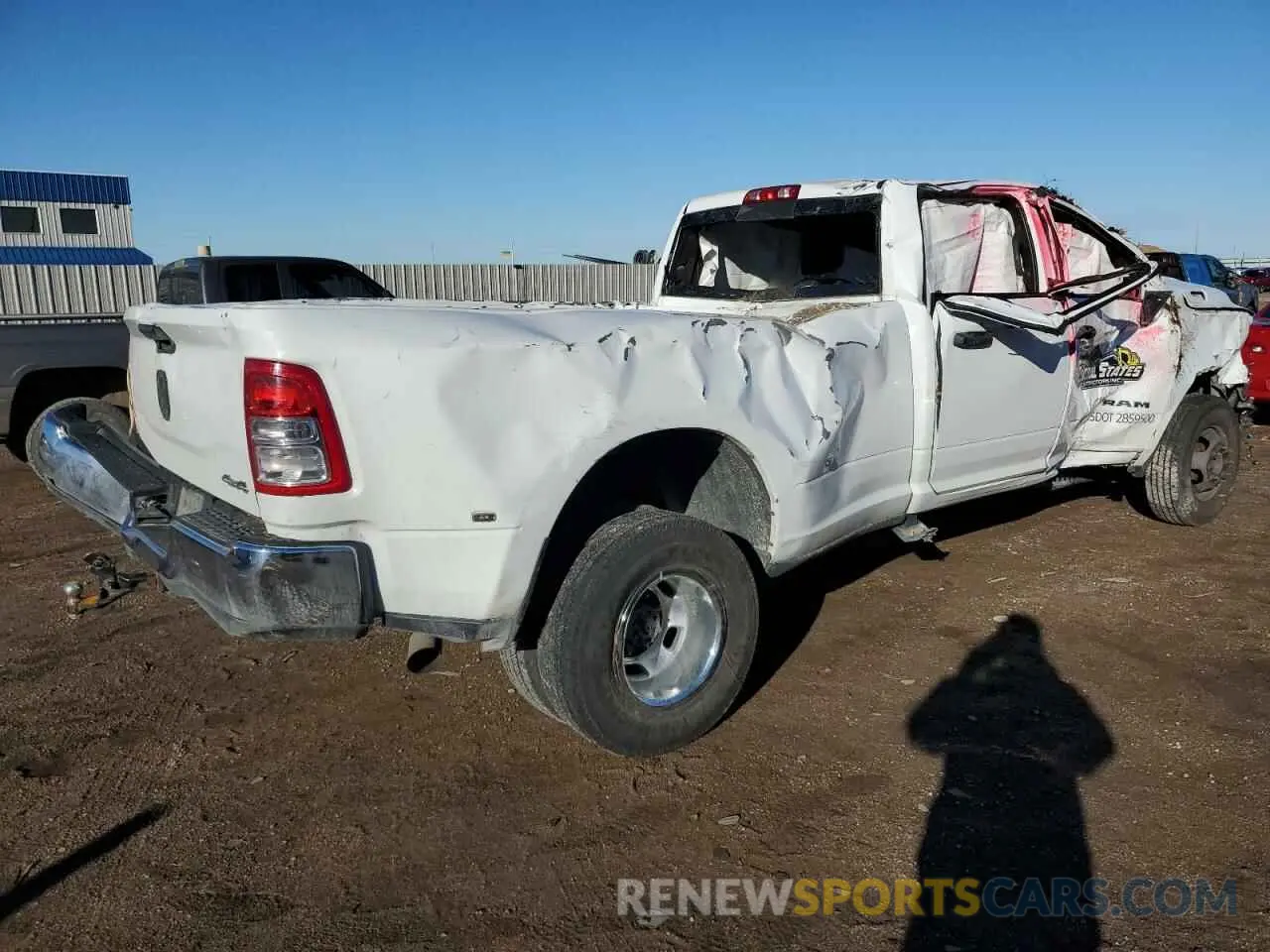 3 Photograph of a damaged car 3C8RRGL5NG1145000 RAM 3500 2022