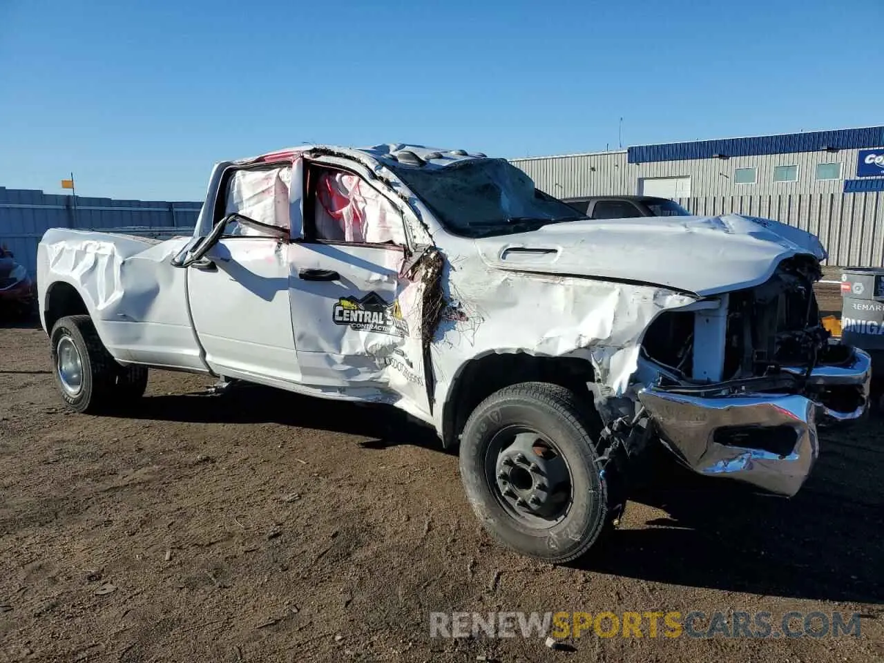 4 Photograph of a damaged car 3C8RRGL5NG1145000 RAM 3500 2022