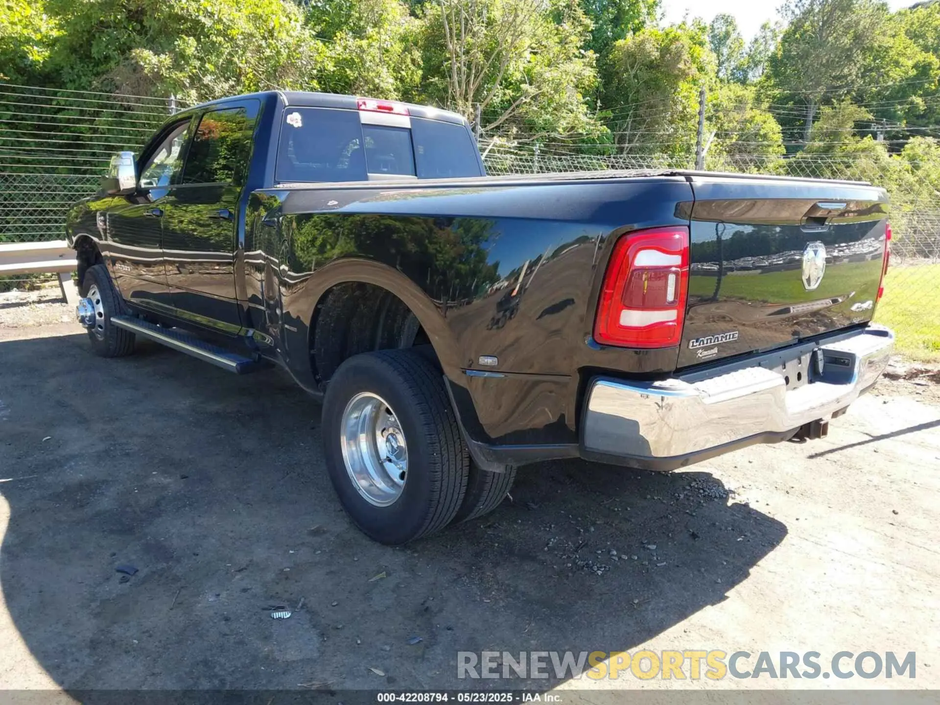 3 Photograph of a damaged car 3C63RRJL7PG521813 RAM 3500 2023