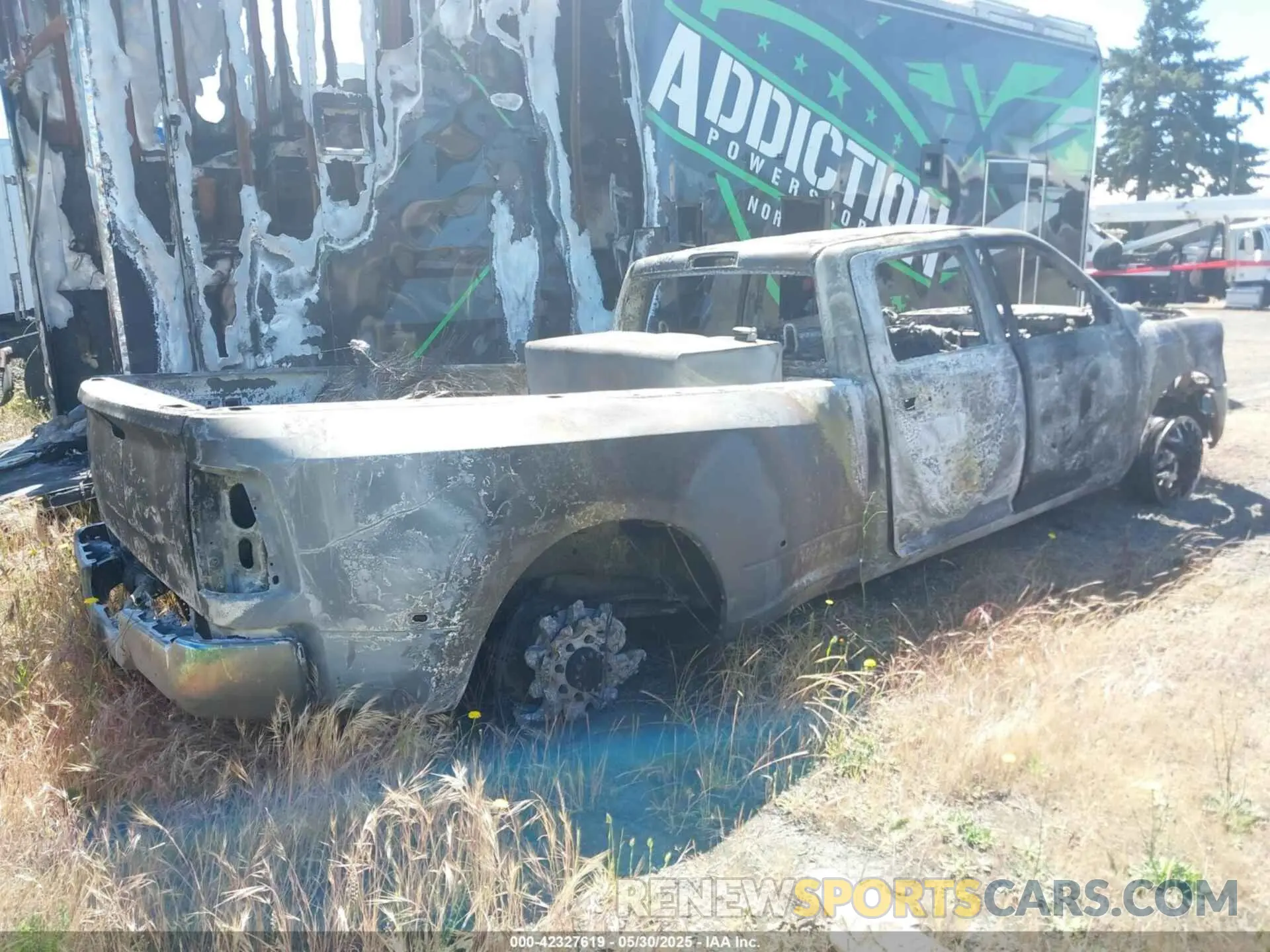 4 Photograph of a damaged car 3C63RRGLXRG295194 RAM 3500 2024