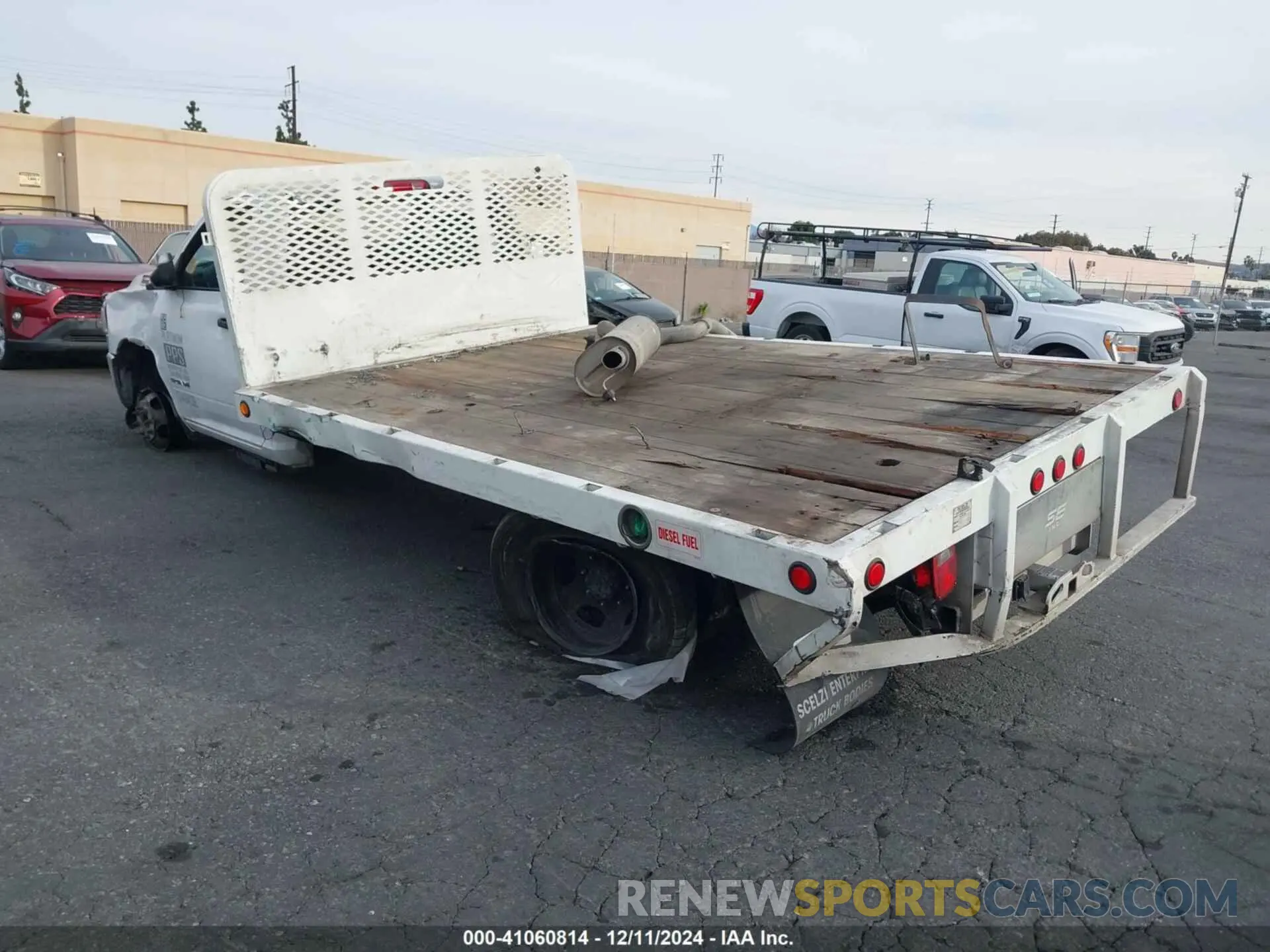 3 Photograph of a damaged car 3C7WRSBL7KG663327 RAM 3500 CHASSIS 2019