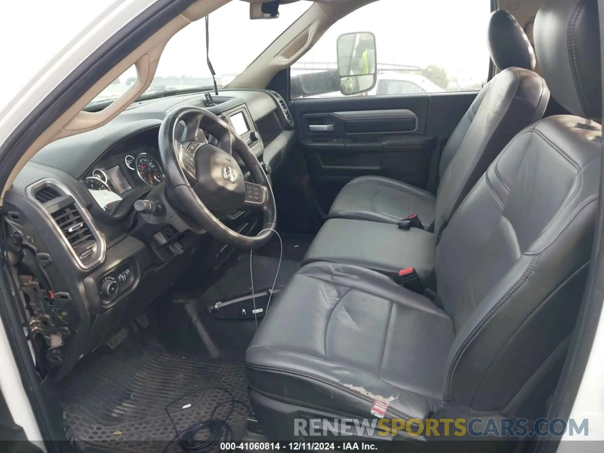 6 Photograph of a damaged car 3C7WRSBL7KG663327 RAM 3500 CHASSIS 2019