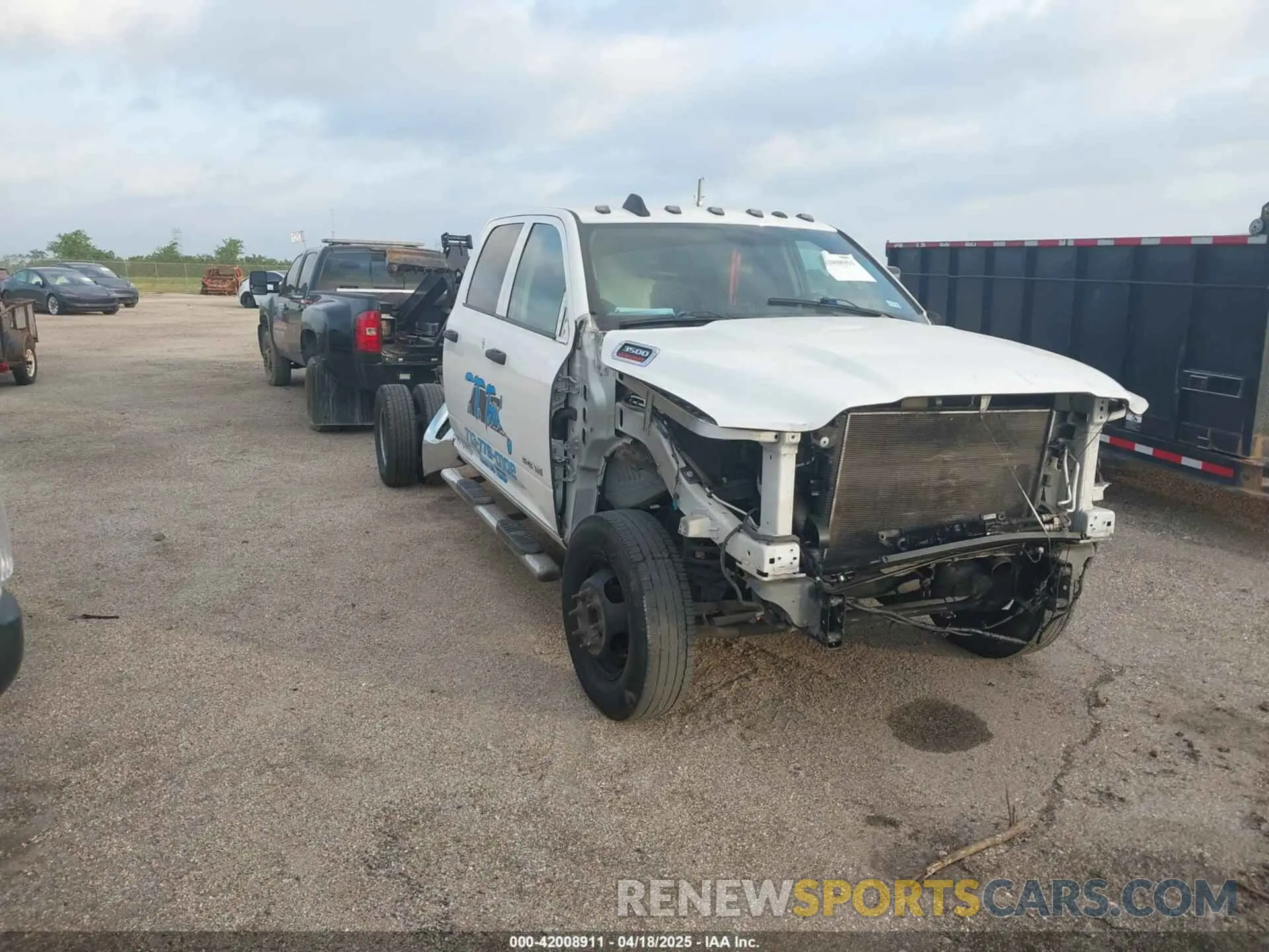 1 Photograph of a damaged car 3C7WRSCL0KG665208 RAM 3500 CHASSIS 2019