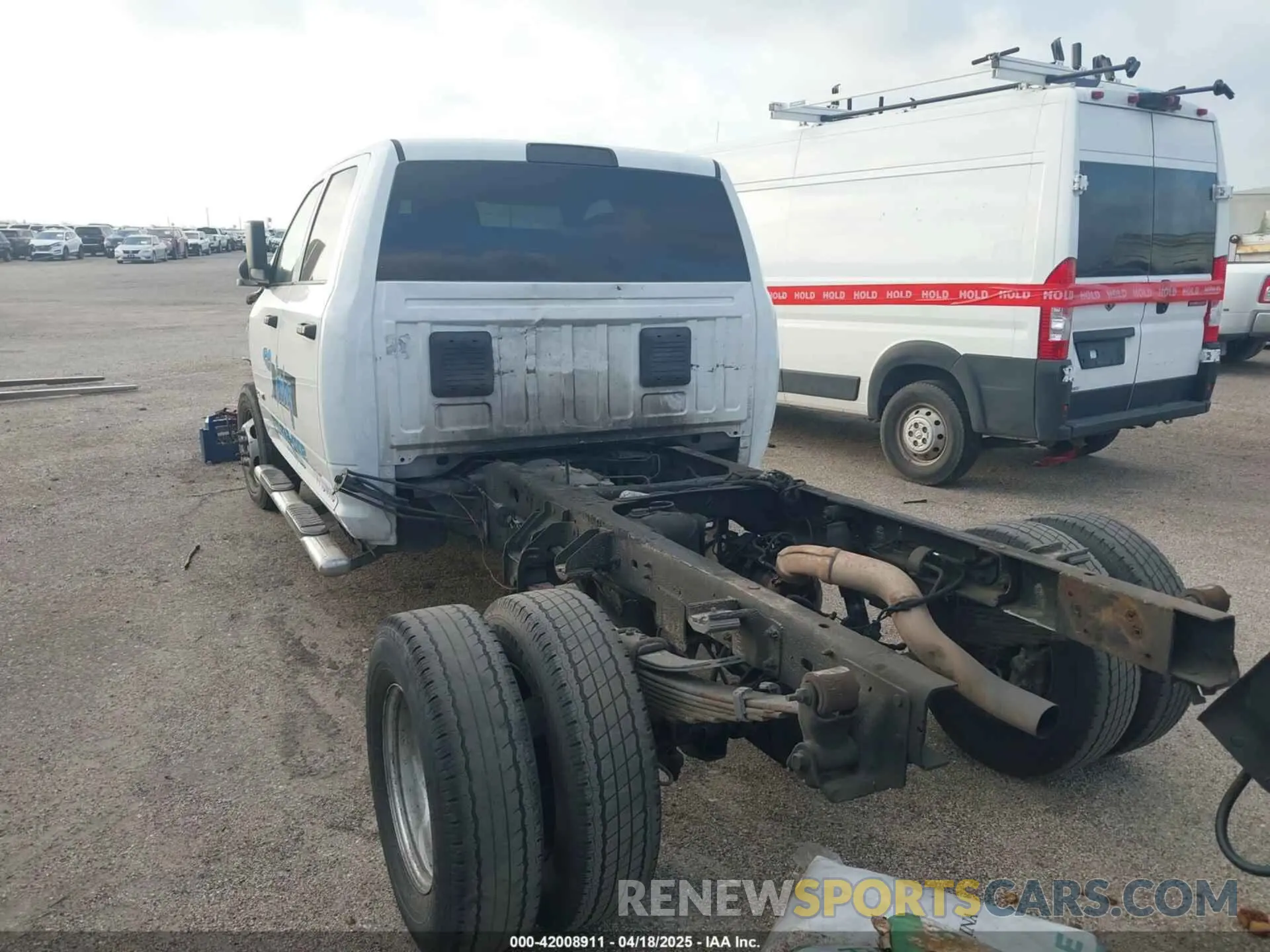 15 Photograph of a damaged car 3C7WRSCL0KG665208 RAM 3500 CHASSIS 2019