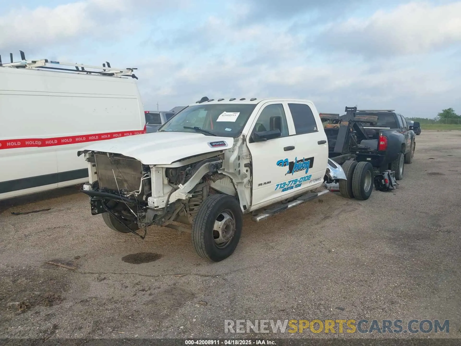 2 Photograph of a damaged car 3C7WRSCL0KG665208 RAM 3500 CHASSIS 2019