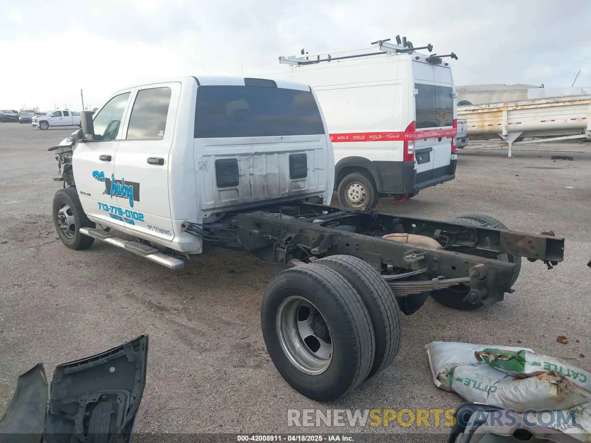 3 Photograph of a damaged car 3C7WRSCL0KG665208 RAM 3500 CHASSIS 2019