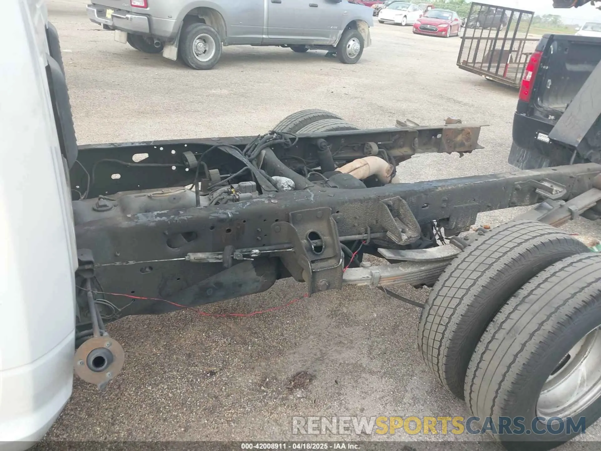 6 Photograph of a damaged car 3C7WRSCL0KG665208 RAM 3500 CHASSIS 2019