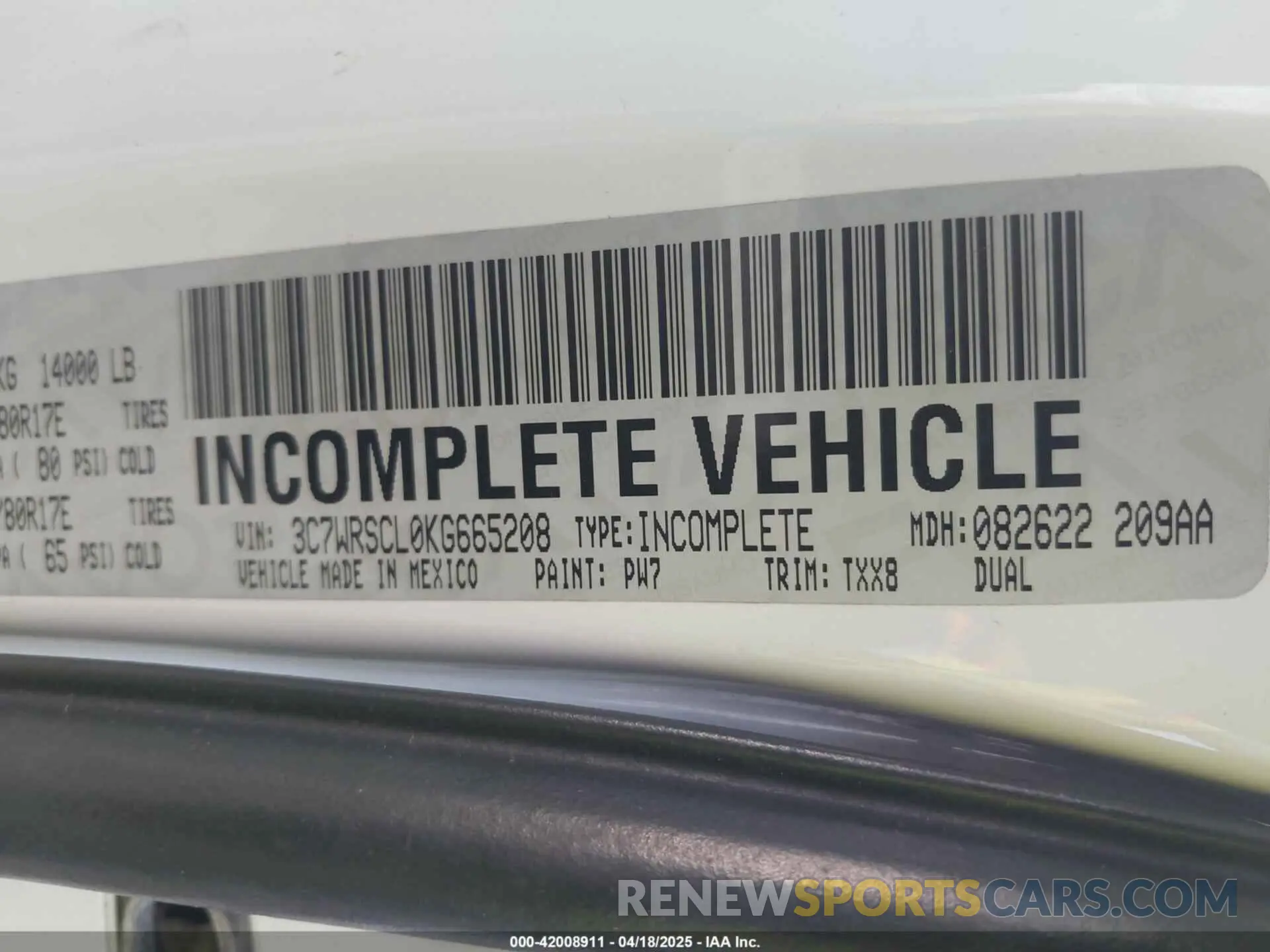 8 Photograph of a damaged car 3C7WRSCL0KG665208 RAM 3500 CHASSIS 2019