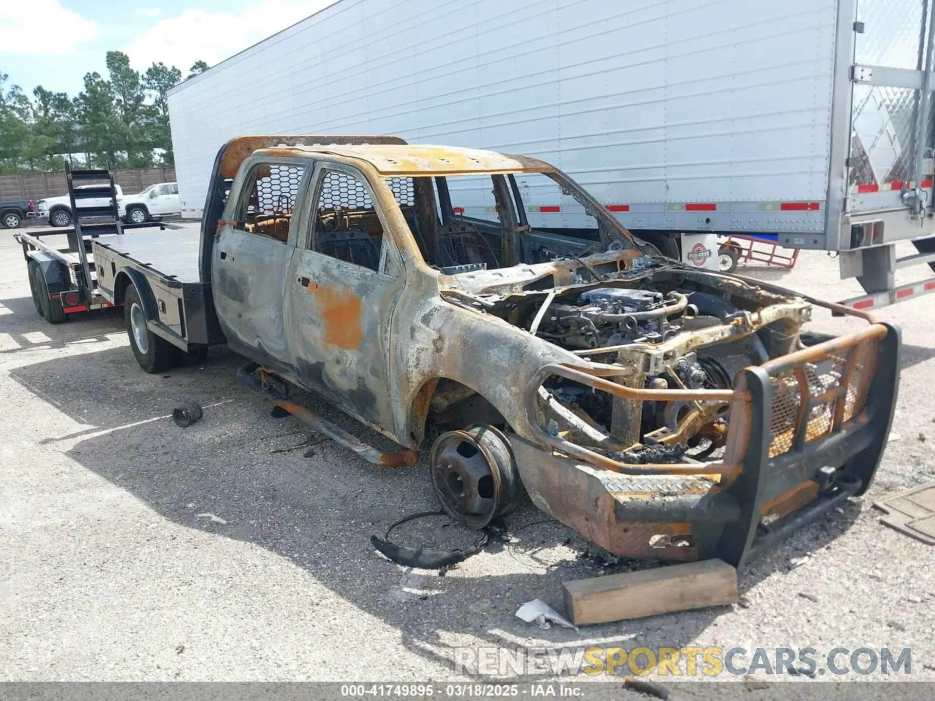 1 Photograph of a damaged car 3C7WRTCL4KG620634 RAM 3500 CHASSIS 2019
