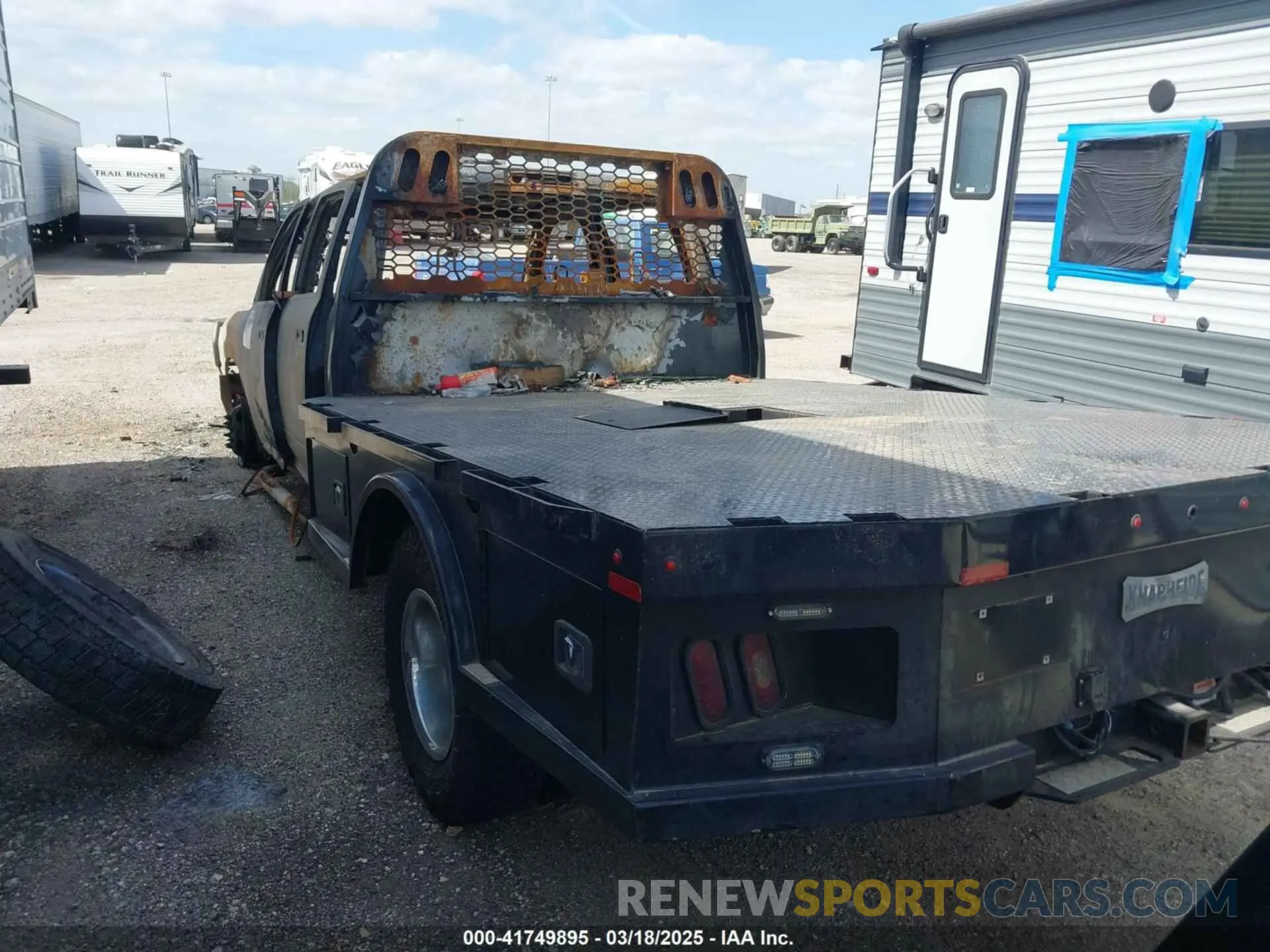 3 Photograph of a damaged car 3C7WRTCL4KG620634 RAM 3500 CHASSIS 2019