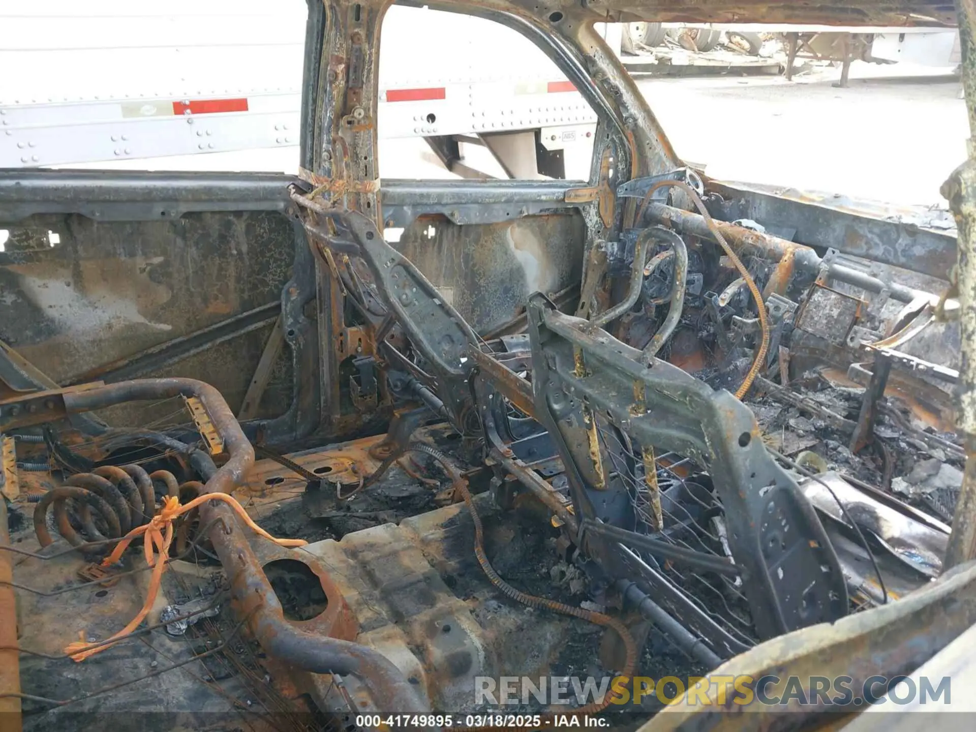 5 Photograph of a damaged car 3C7WRTCL4KG620634 RAM 3500 CHASSIS 2019