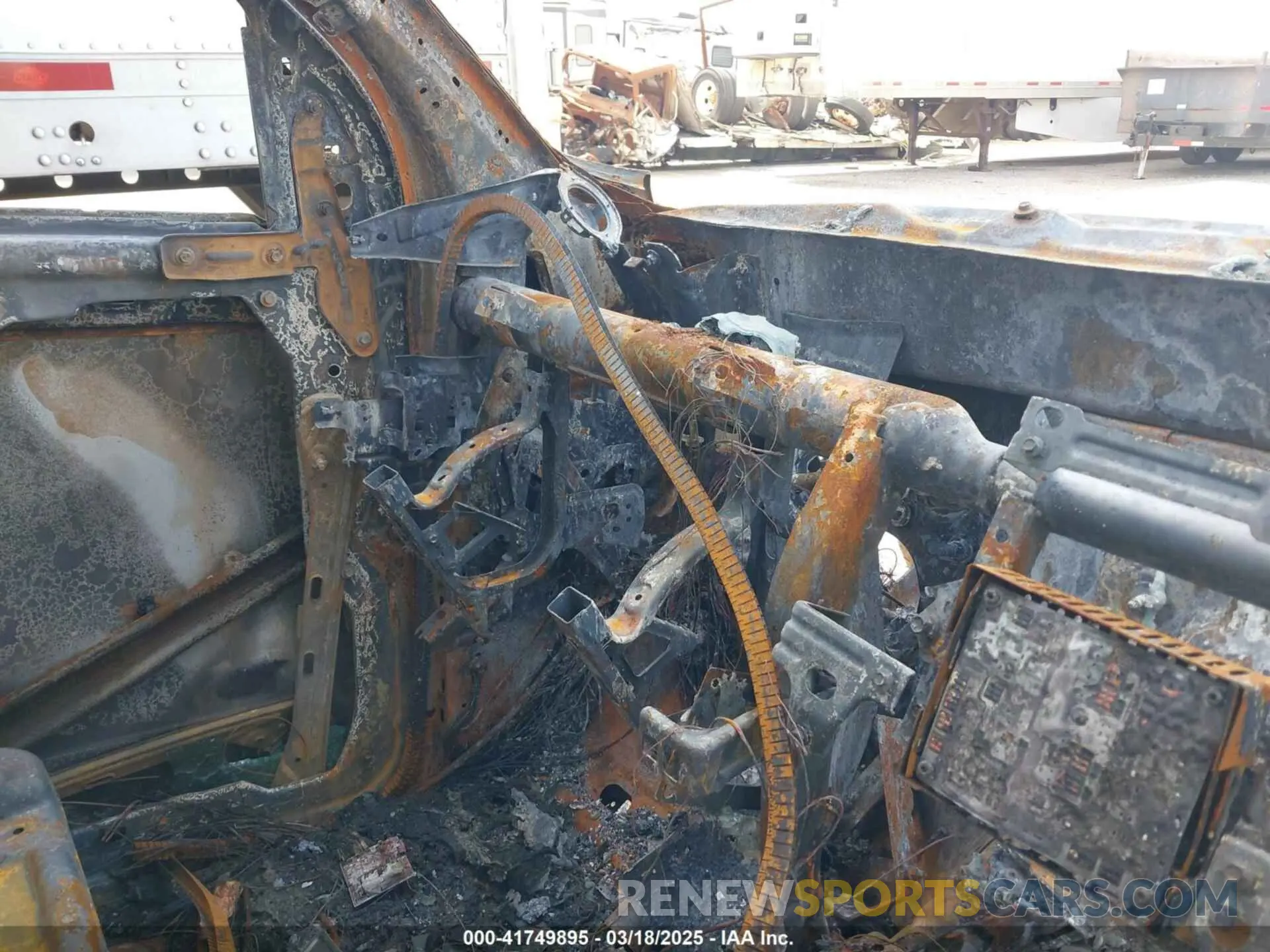 6 Photograph of a damaged car 3C7WRTCL4KG620634 RAM 3500 CHASSIS 2019