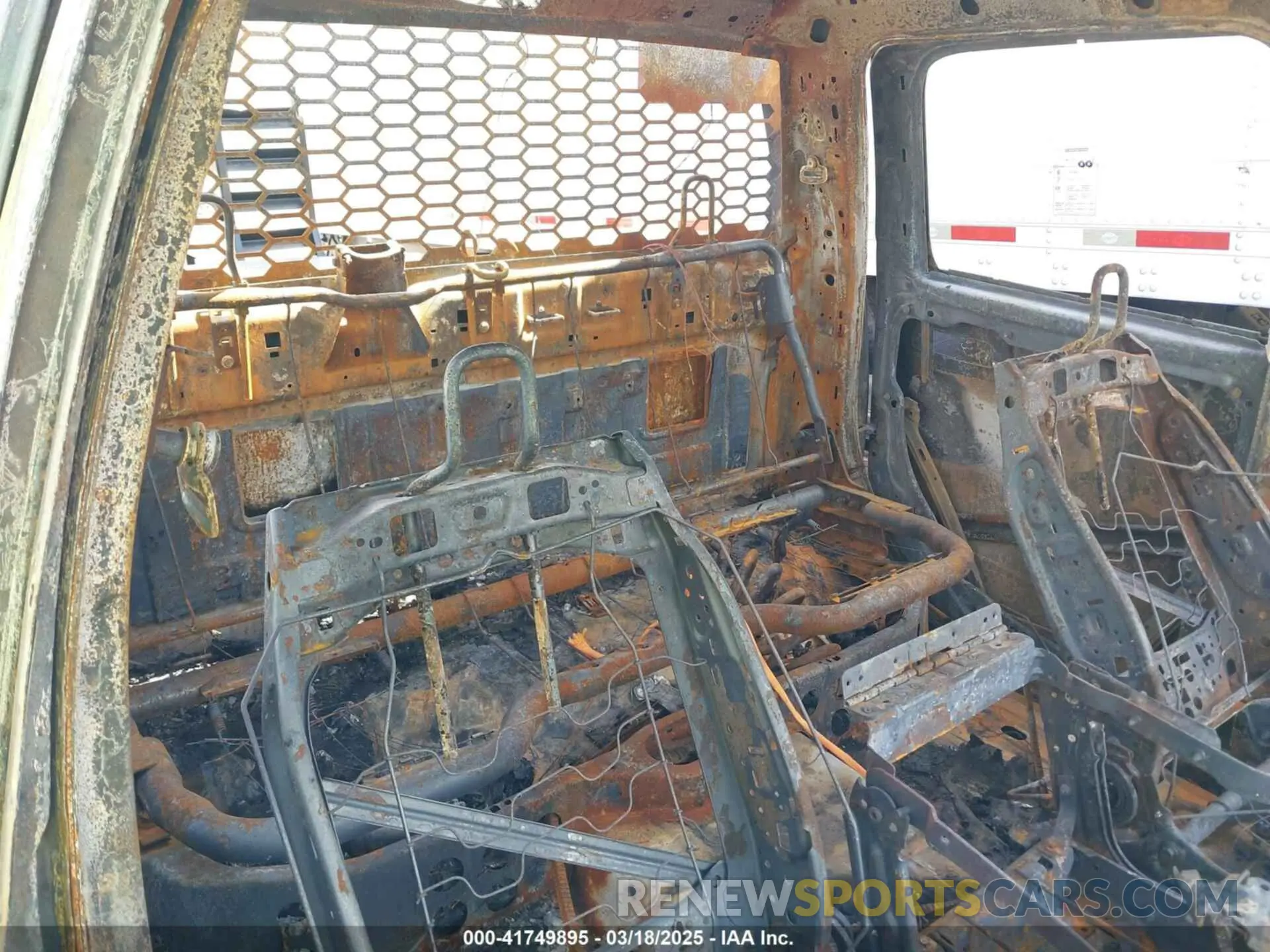 7 Photograph of a damaged car 3C7WRTCL4KG620634 RAM 3500 CHASSIS 2019