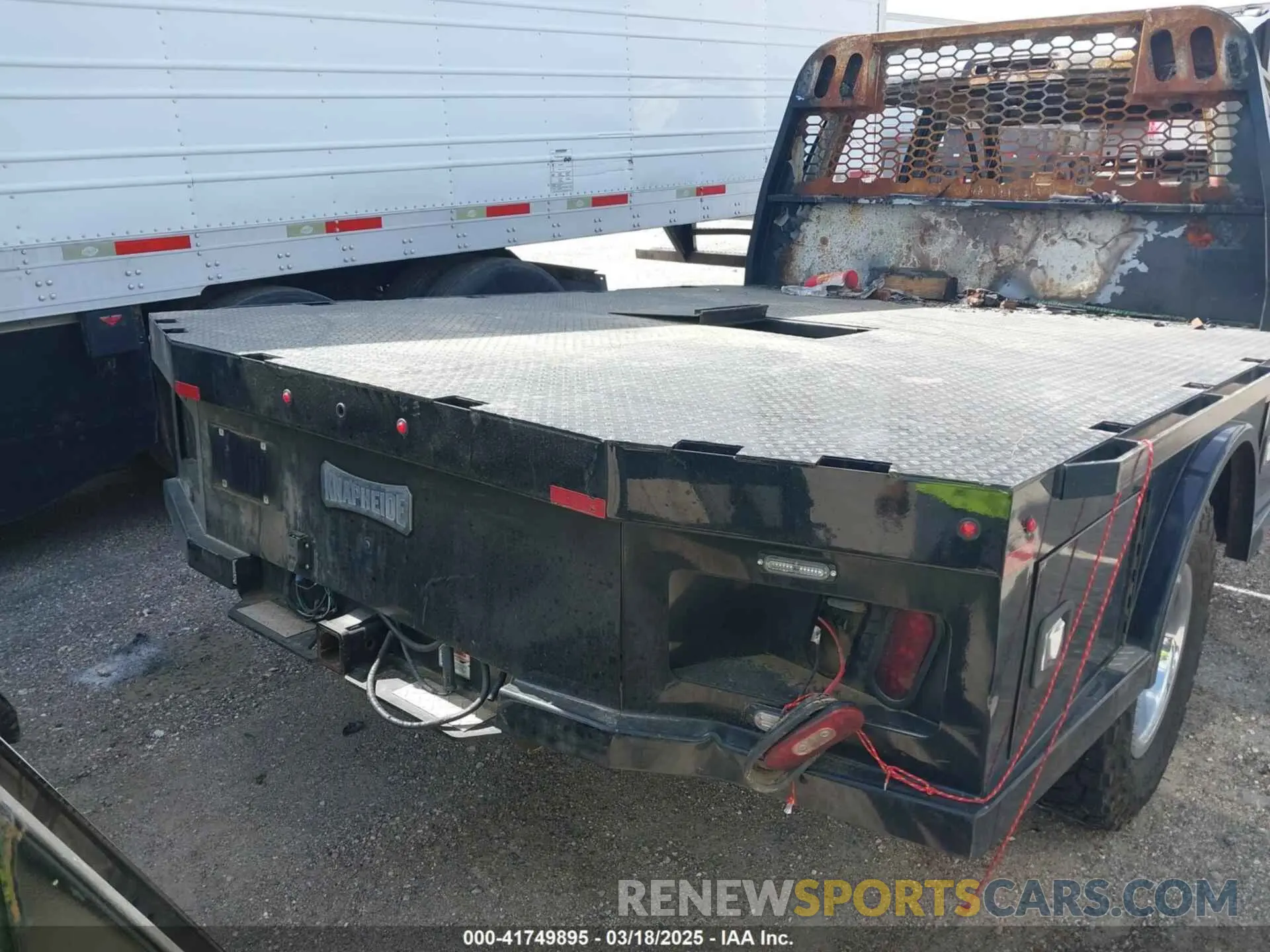 8 Photograph of a damaged car 3C7WRTCL4KG620634 RAM 3500 CHASSIS 2019