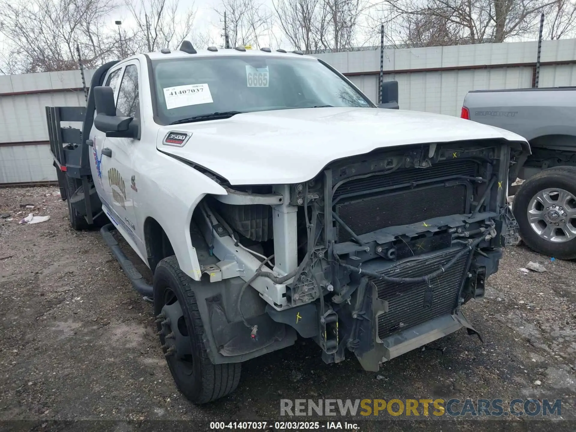 1 Photograph of a damaged car 3C7WRTCL8KG517524 RAM 3500 CHASSIS 2019