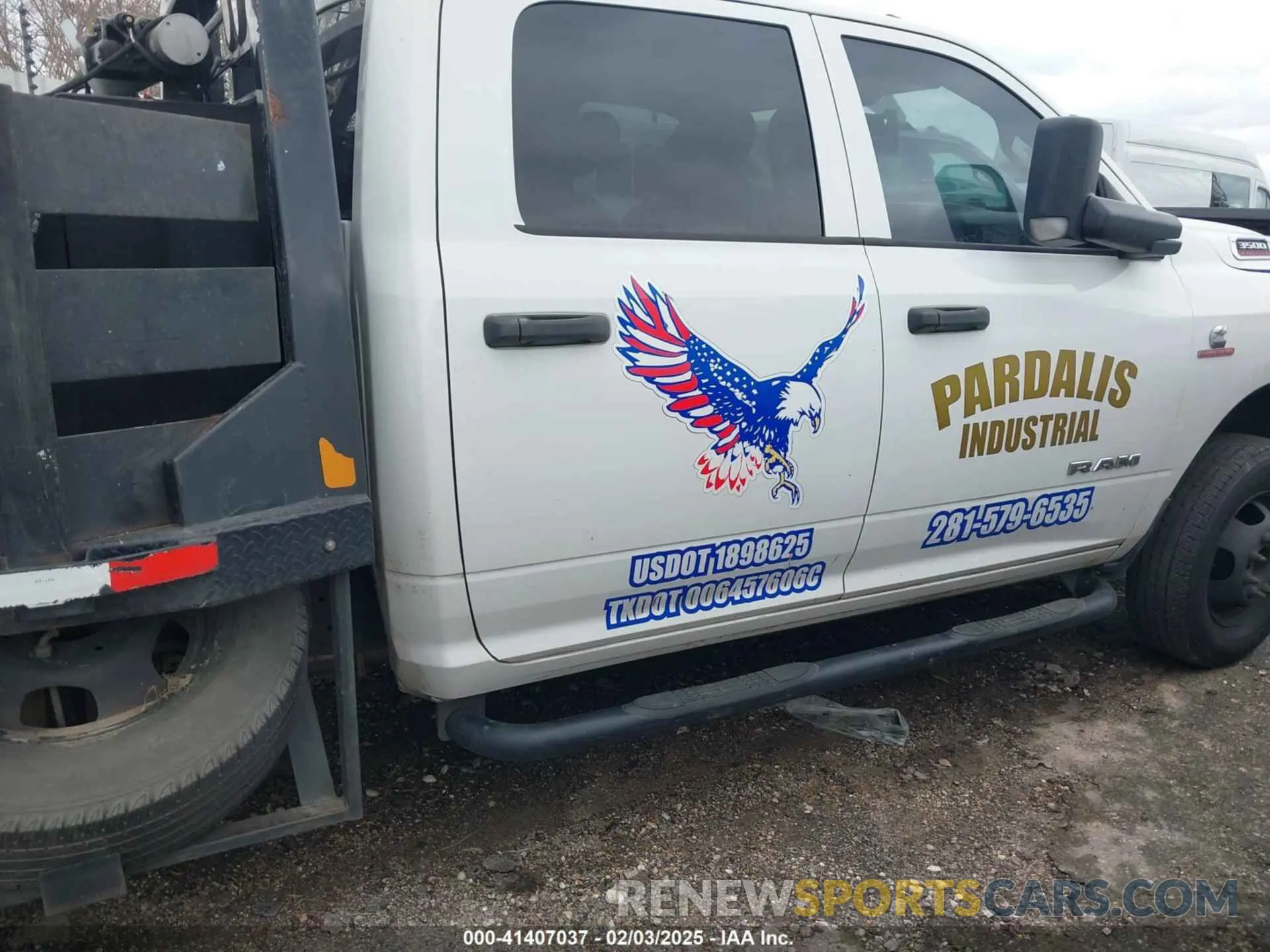 13 Photograph of a damaged car 3C7WRTCL8KG517524 RAM 3500 CHASSIS 2019