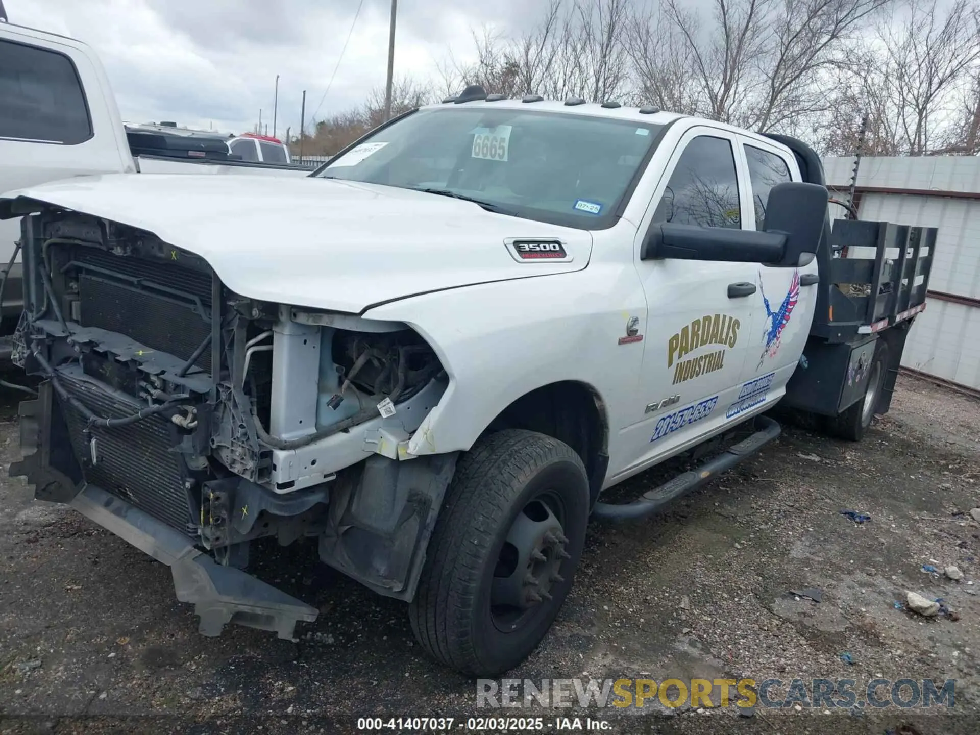 2 Photograph of a damaged car 3C7WRTCL8KG517524 RAM 3500 CHASSIS 2019