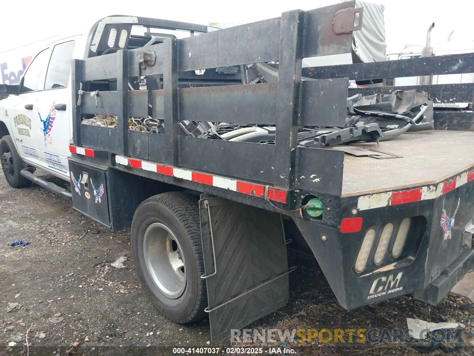 3 Photograph of a damaged car 3C7WRTCL8KG517524 RAM 3500 CHASSIS 2019