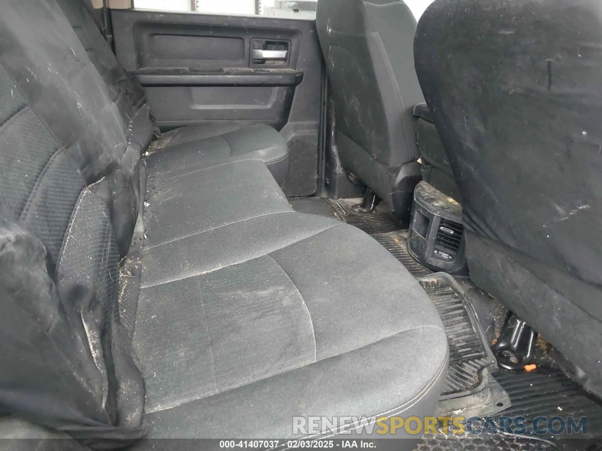 6 Photograph of a damaged car 3C7WRTCL8KG517524 RAM 3500 CHASSIS 2019