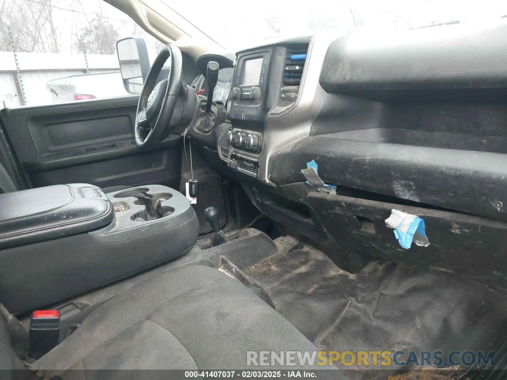 7 Photograph of a damaged car 3C7WRTCL8KG517524 RAM 3500 CHASSIS 2019