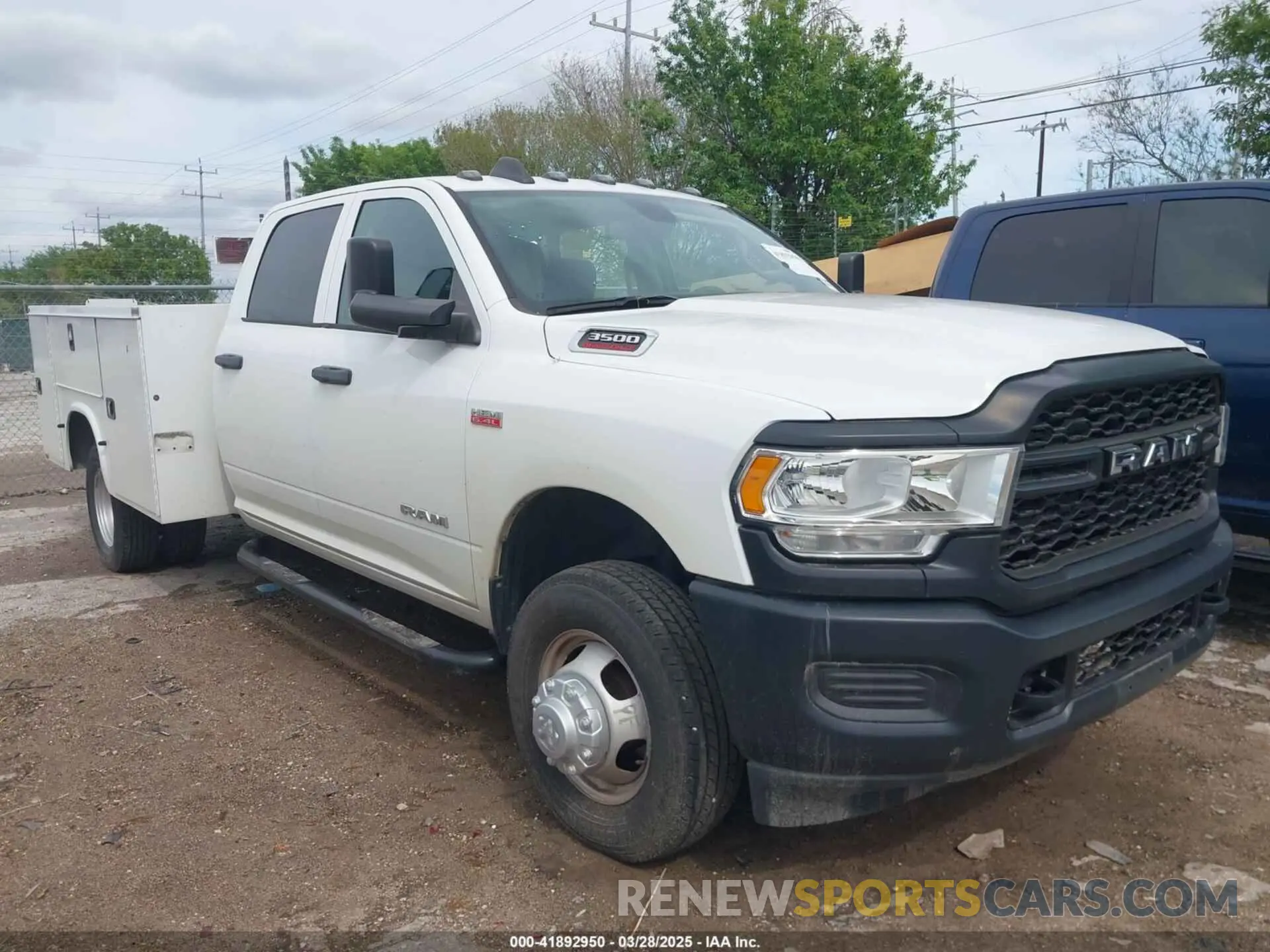 1 Photograph of a damaged car 3C7WRSCJ6LG225610 RAM 3500 CHASSIS 2020