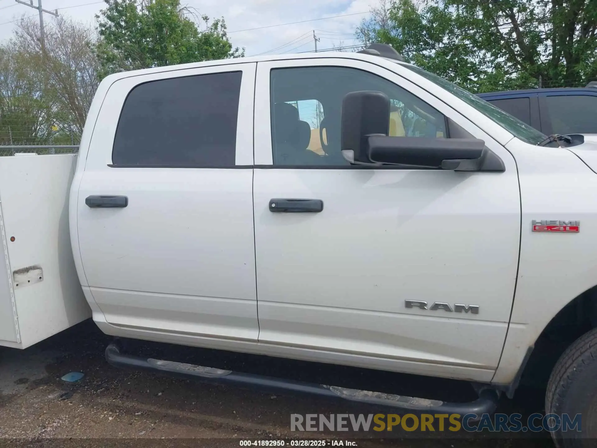 13 Photograph of a damaged car 3C7WRSCJ6LG225610 RAM 3500 CHASSIS 2020
