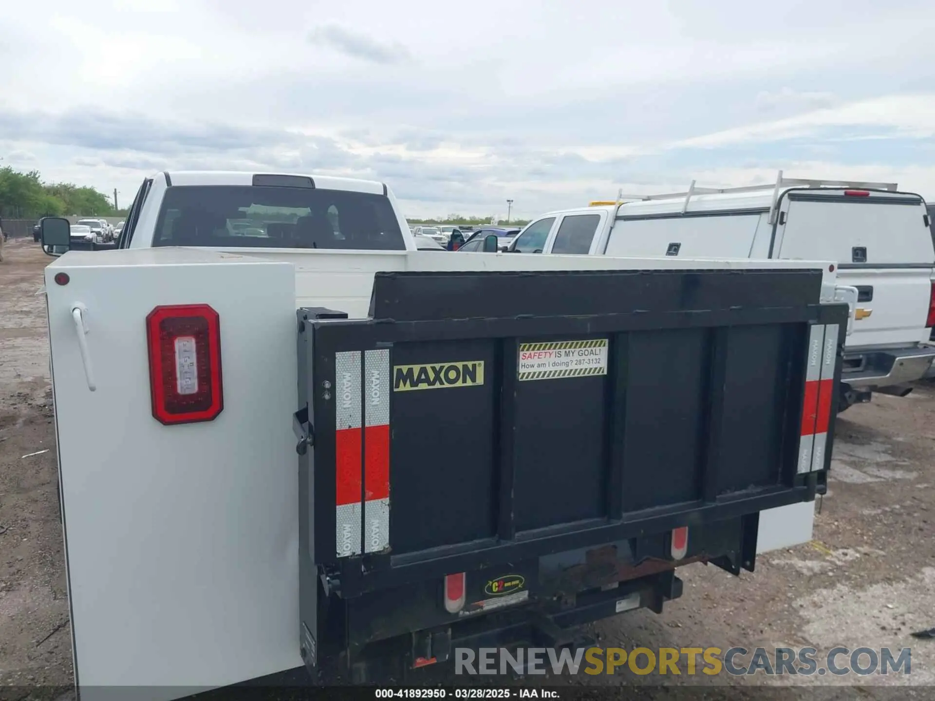 15 Photograph of a damaged car 3C7WRSCJ6LG225610 RAM 3500 CHASSIS 2020
