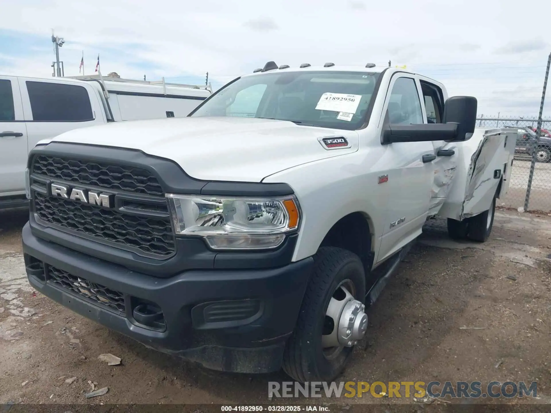 2 Photograph of a damaged car 3C7WRSCJ6LG225610 RAM 3500 CHASSIS 2020