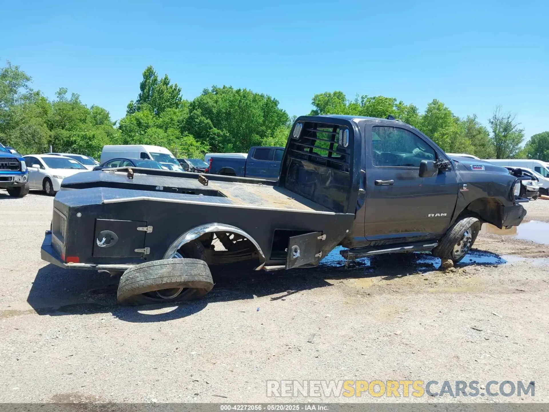 13 Photograph of a damaged car 3C7WRTAL3LG295575 RAM 3500 CHASSIS 2020