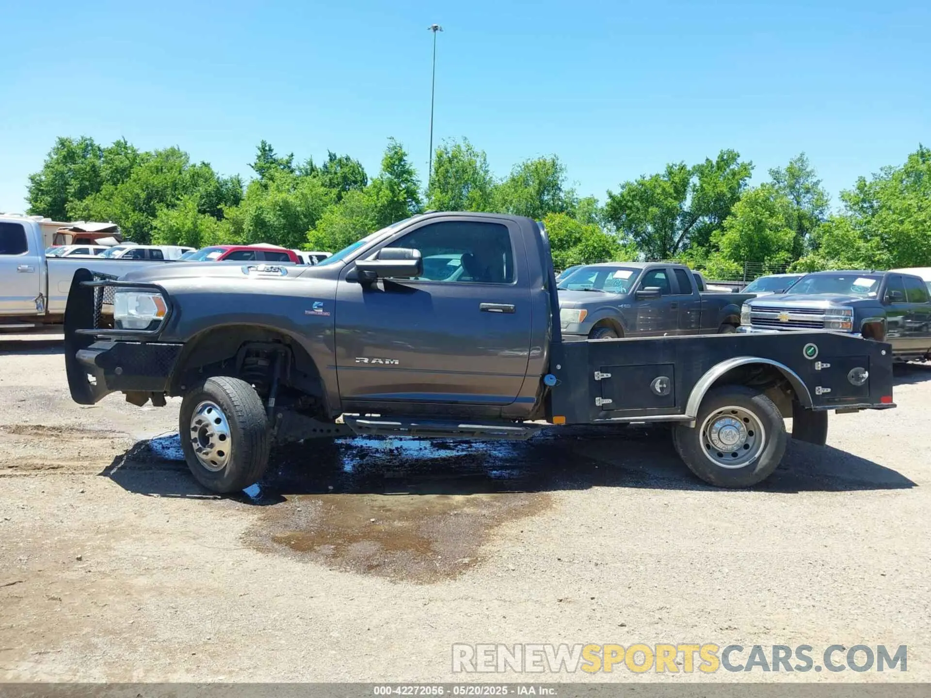 14 Photograph of a damaged car 3C7WRTAL3LG295575 RAM 3500 CHASSIS 2020