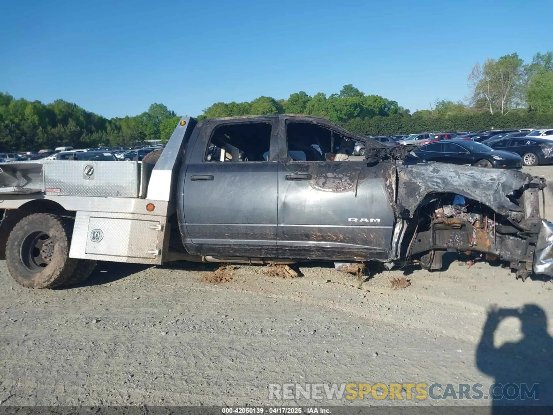 13 Photograph of a damaged car 3C7WRTCL5LG307044 RAM 3500 CHASSIS 2020