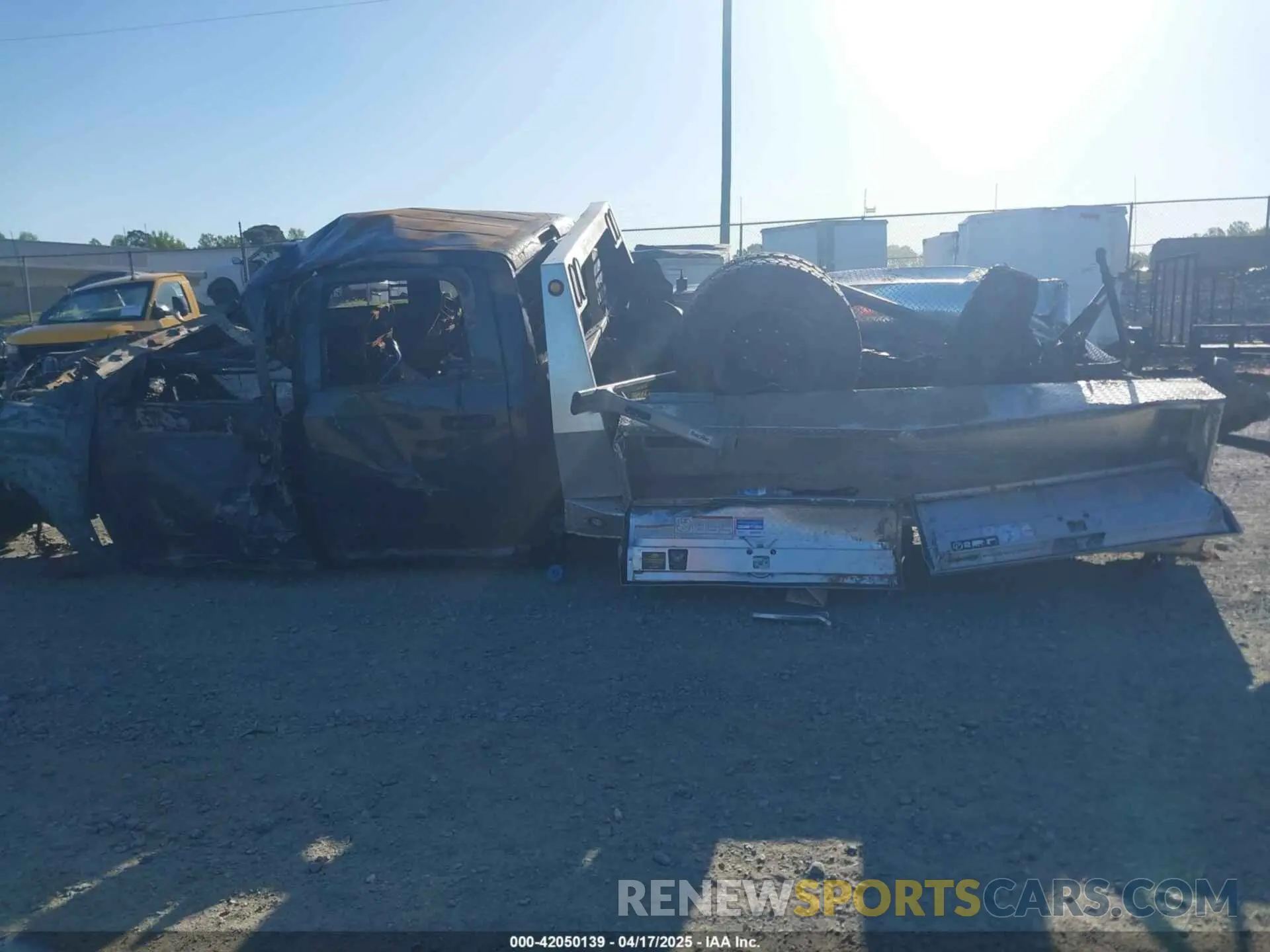 14 Photograph of a damaged car 3C7WRTCL5LG307044 RAM 3500 CHASSIS 2020