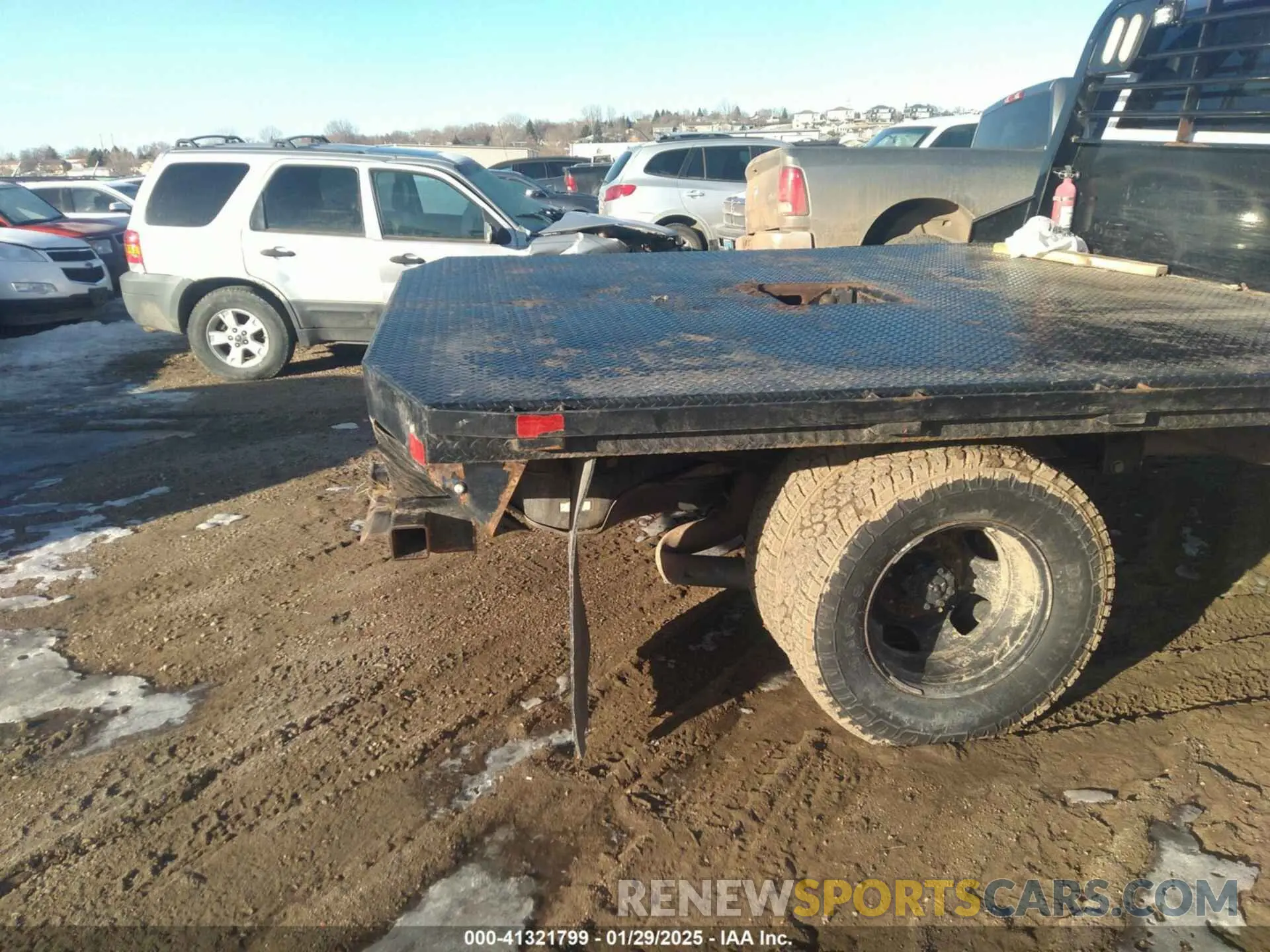 4 Photograph of a damaged car 3C7WRTCL9LG122687 RAM 3500 CHASSIS 2020