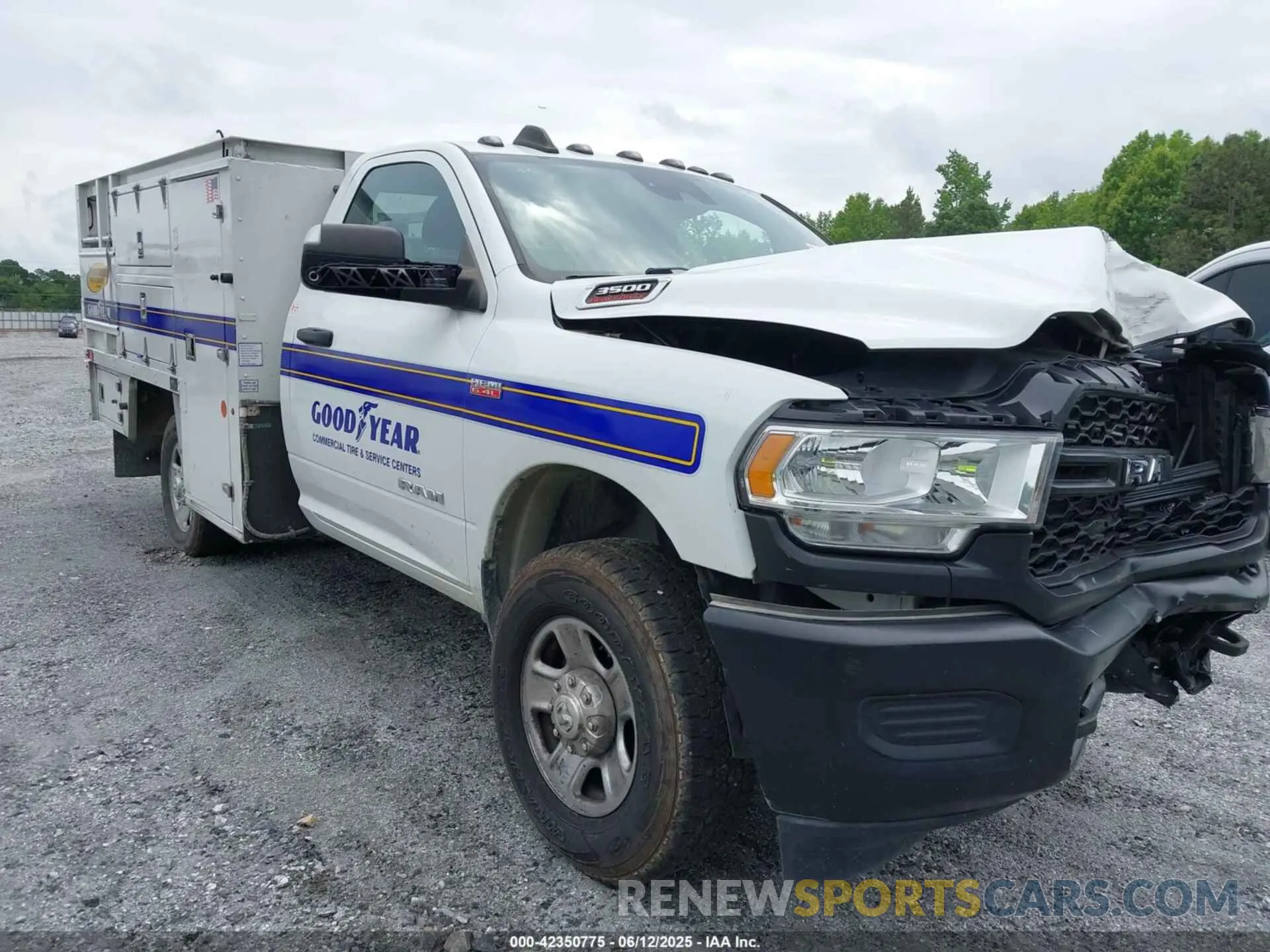 1 Photograph of a damaged car 3C7WRCAJ5NG241583 RAM 3500 CHASSIS 2022