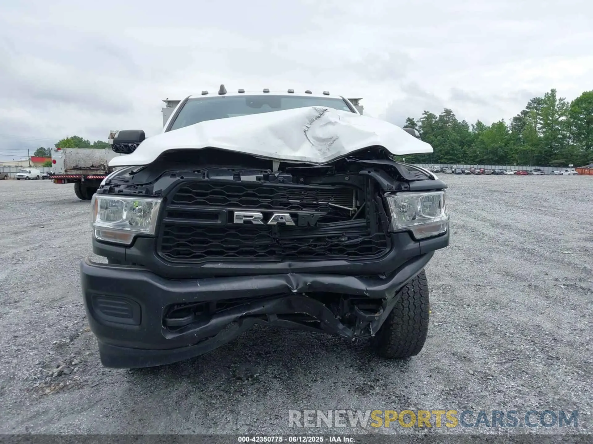 12 Photograph of a damaged car 3C7WRCAJ5NG241583 RAM 3500 CHASSIS 2022