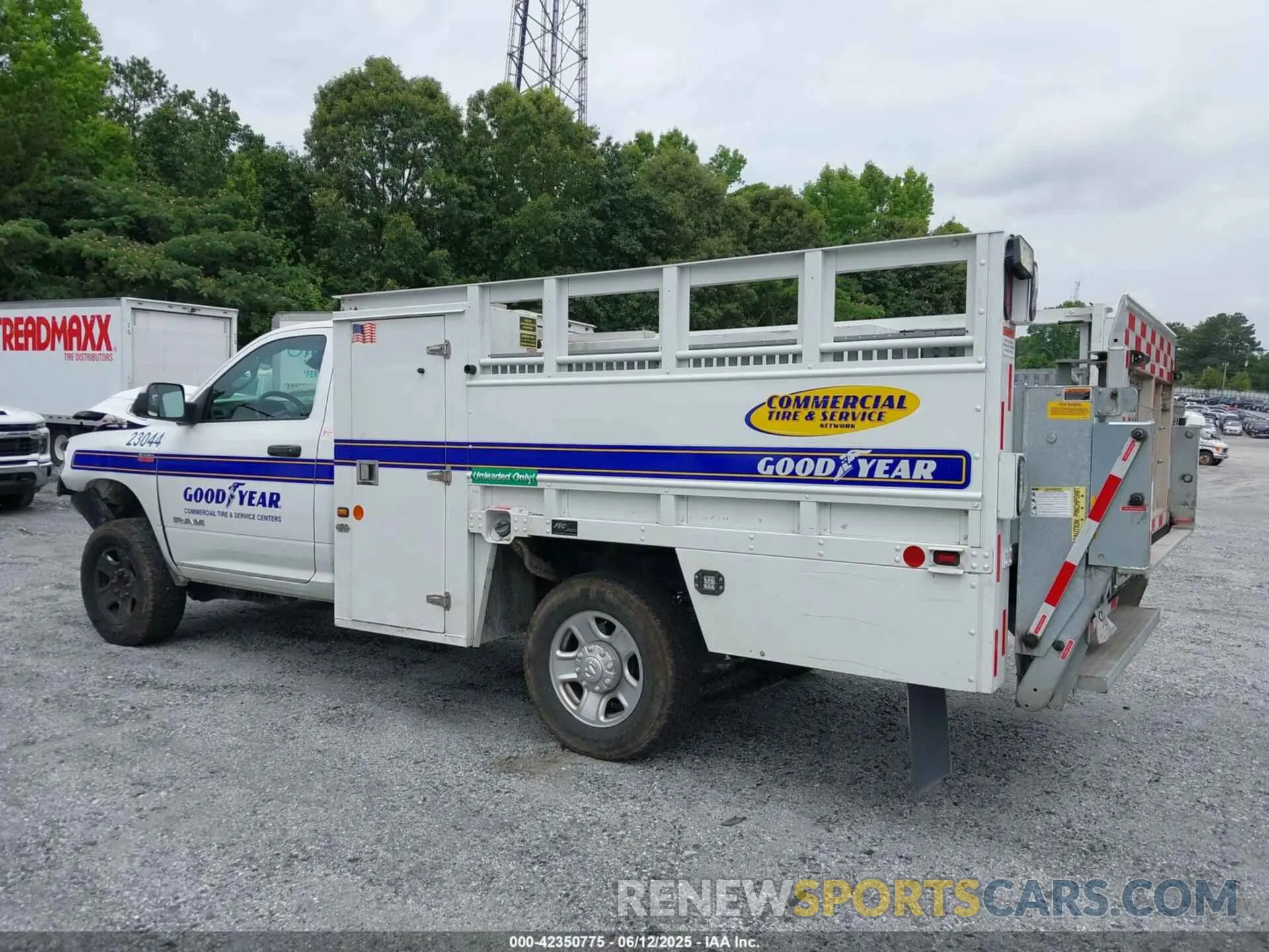 14 Photograph of a damaged car 3C7WRCAJ5NG241583 RAM 3500 CHASSIS 2022