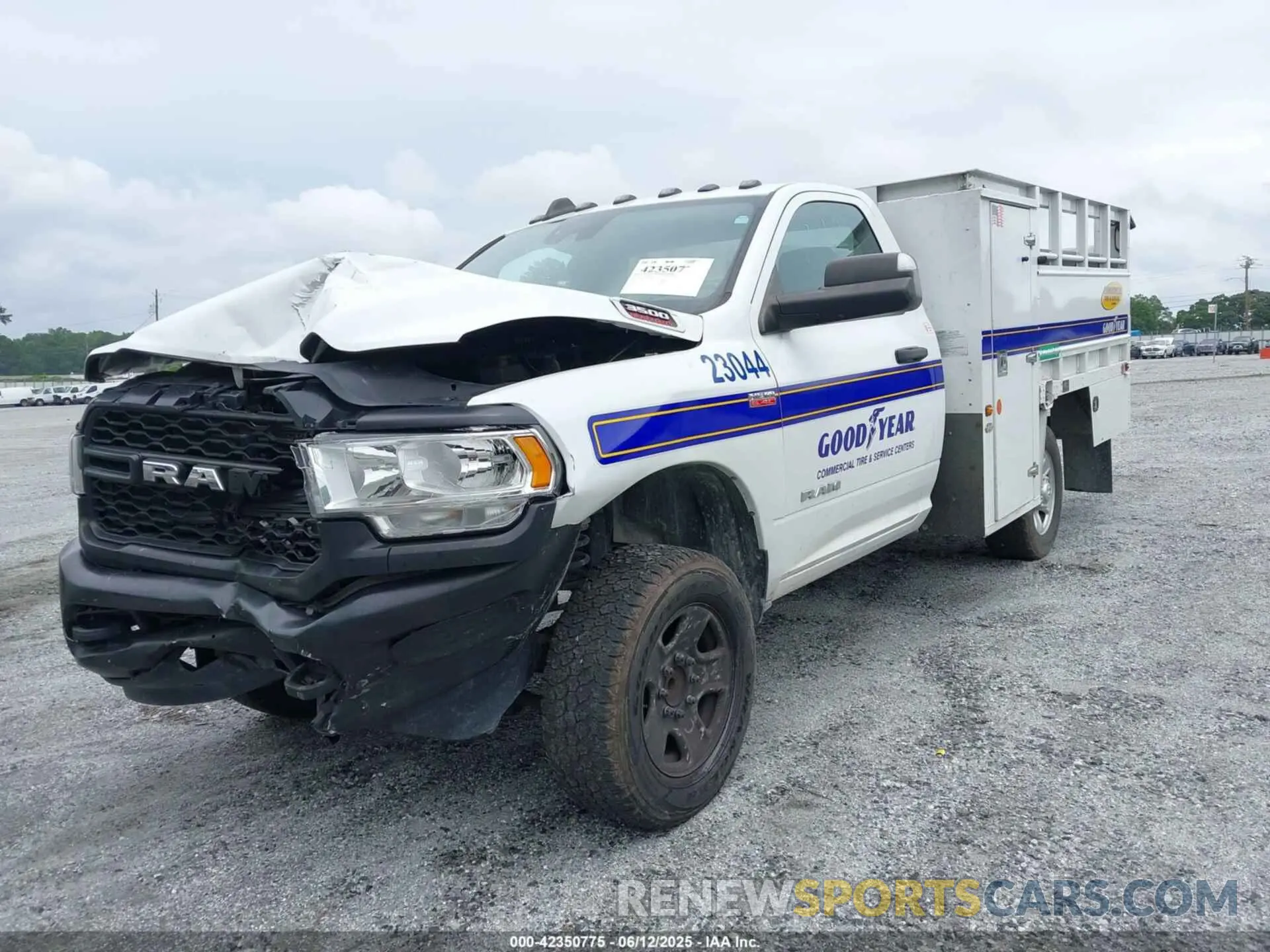2 Photograph of a damaged car 3C7WRCAJ5NG241583 RAM 3500 CHASSIS 2022
