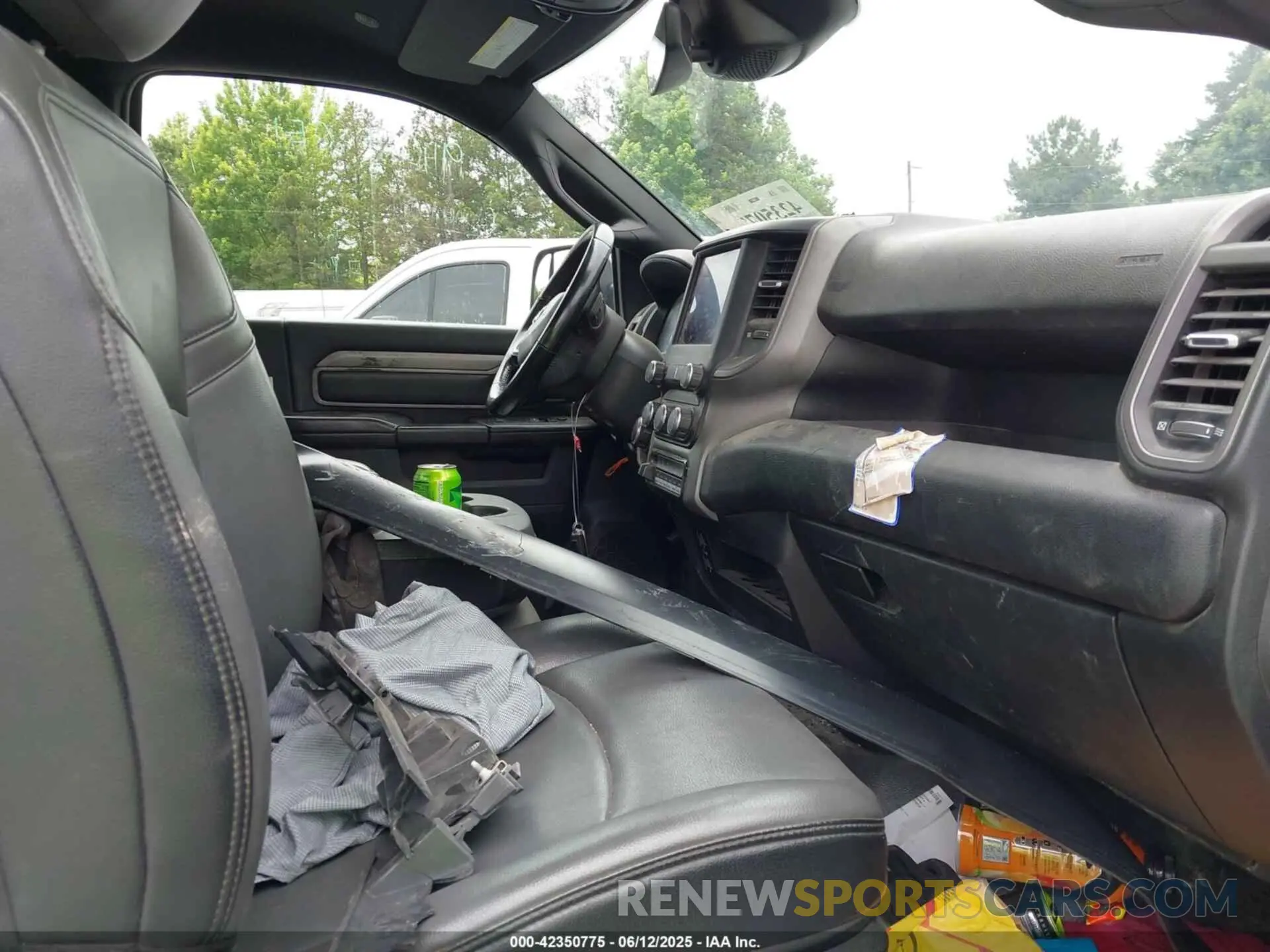 5 Photograph of a damaged car 3C7WRCAJ5NG241583 RAM 3500 CHASSIS 2022