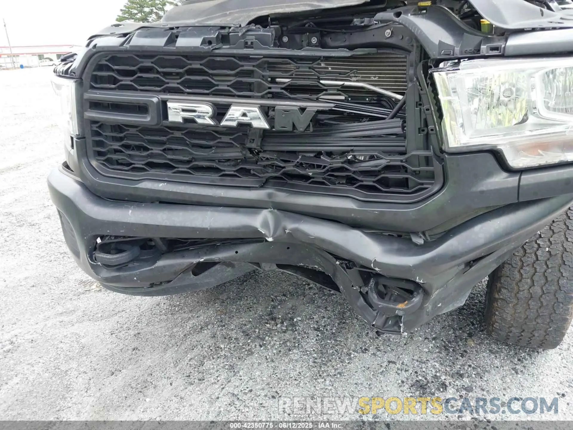 6 Photograph of a damaged car 3C7WRCAJ5NG241583 RAM 3500 CHASSIS 2022