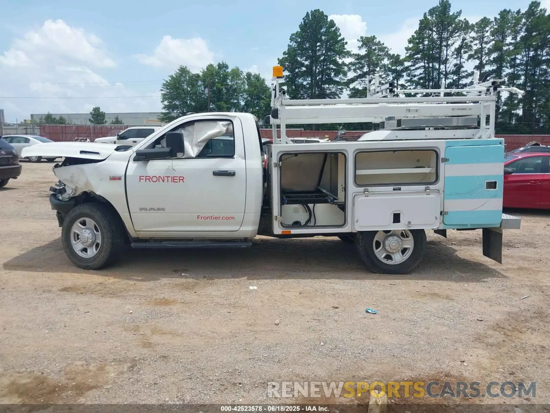 14 Photograph of a damaged car 3C7WRCAJ6NG296219 RAM 3500 CHASSIS 2022