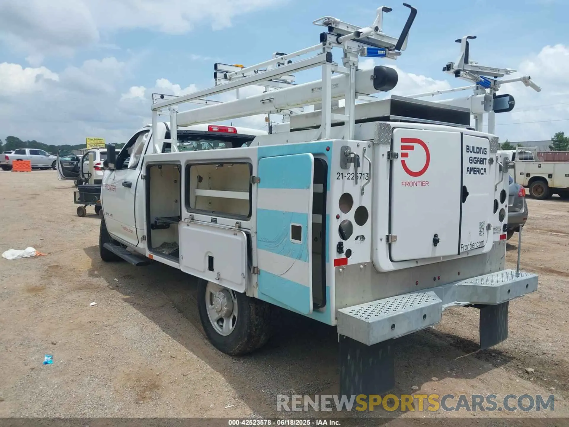 3 Photograph of a damaged car 3C7WRCAJ6NG296219 RAM 3500 CHASSIS 2022