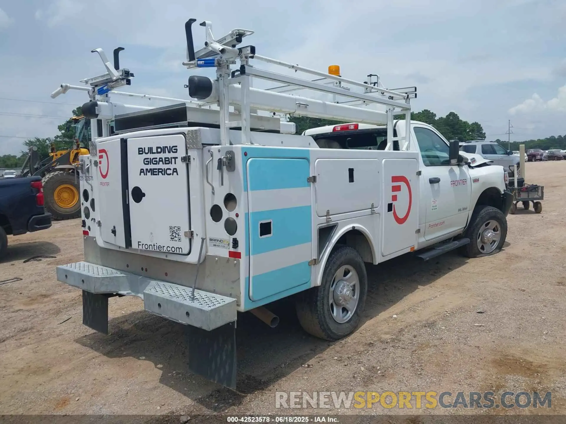4 Photograph of a damaged car 3C7WRCAJ6NG296219 RAM 3500 CHASSIS 2022