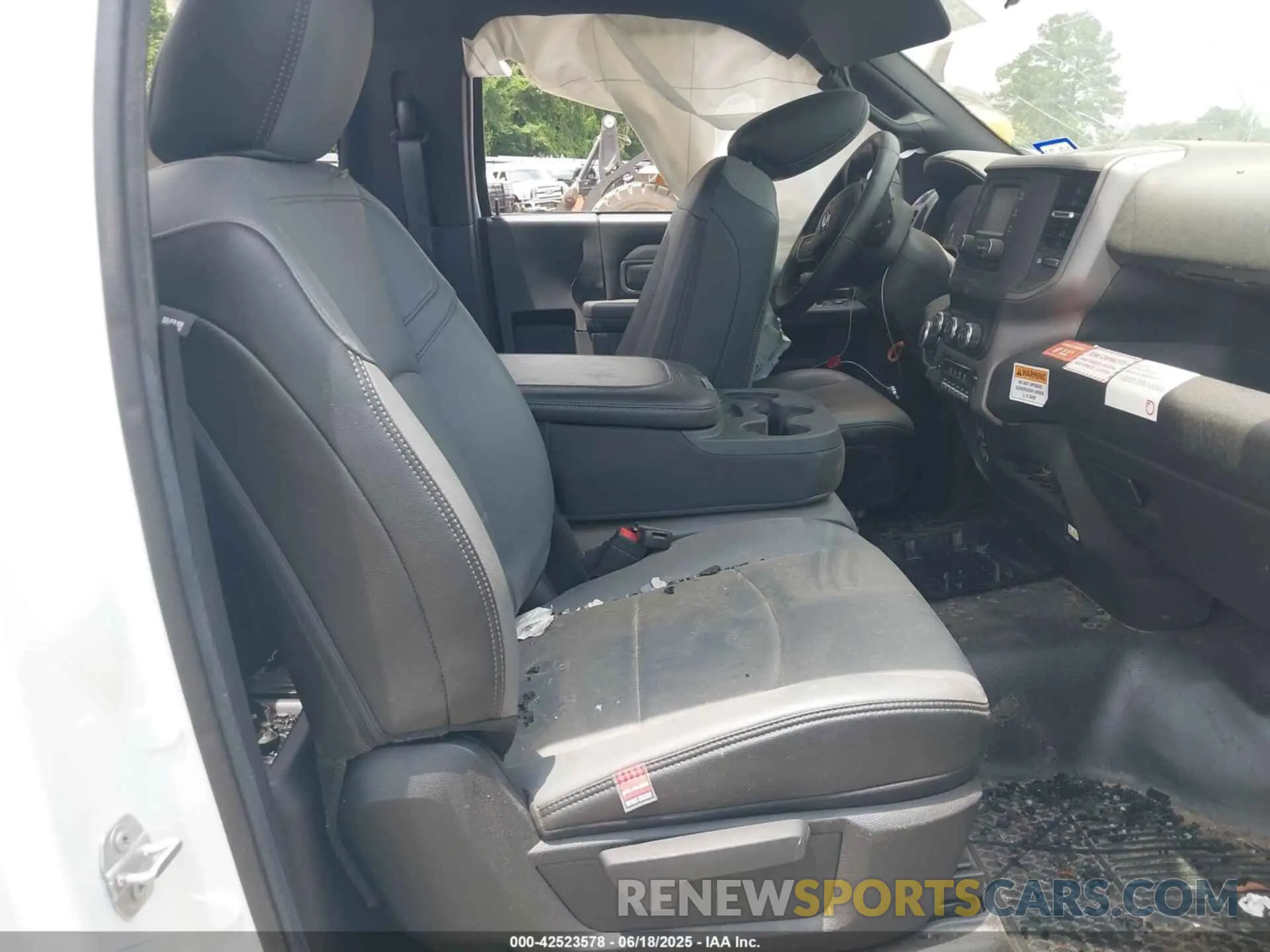 8 Photograph of a damaged car 3C7WRCAJ6NG296219 RAM 3500 CHASSIS 2022