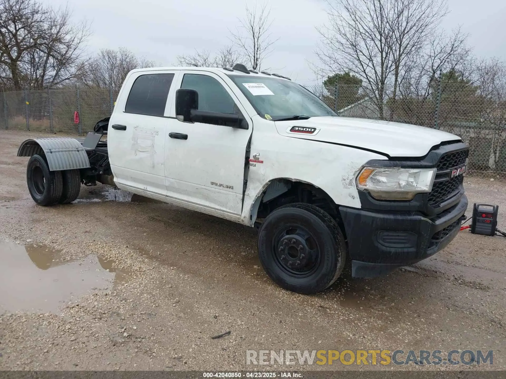 1 Photograph of a damaged car 3C7WRSCL2NG238858 RAM 3500 CHASSIS 2022
