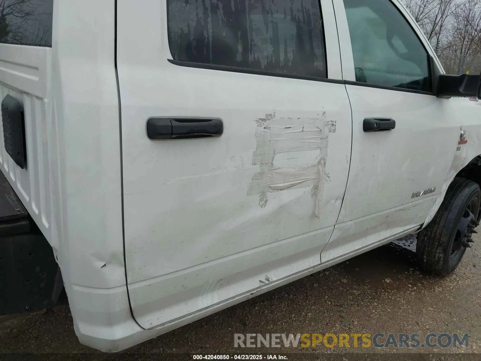 12 Photograph of a damaged car 3C7WRSCL2NG238858 RAM 3500 CHASSIS 2022