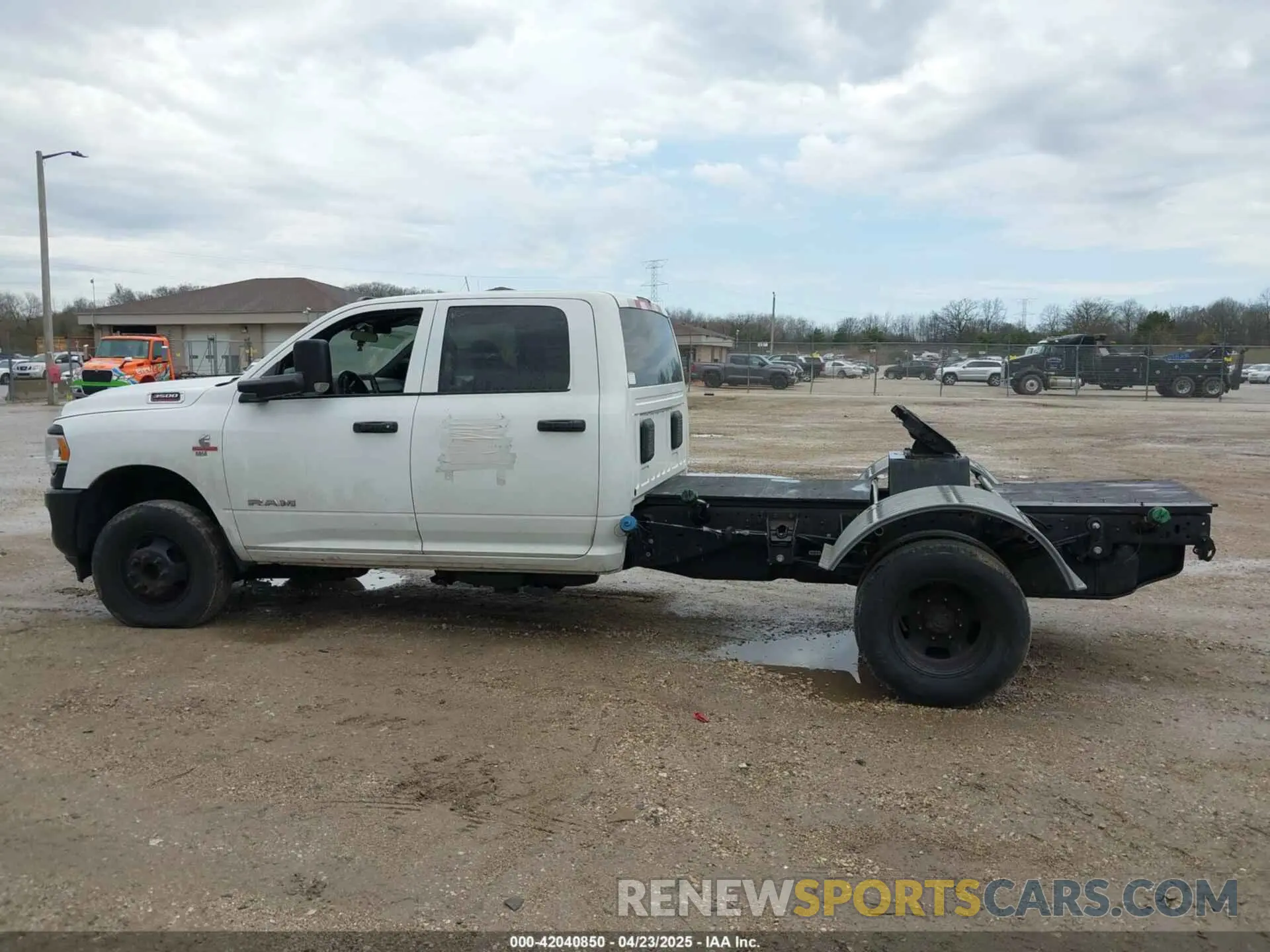 15 Photograph of a damaged car 3C7WRSCL2NG238858 RAM 3500 CHASSIS 2022