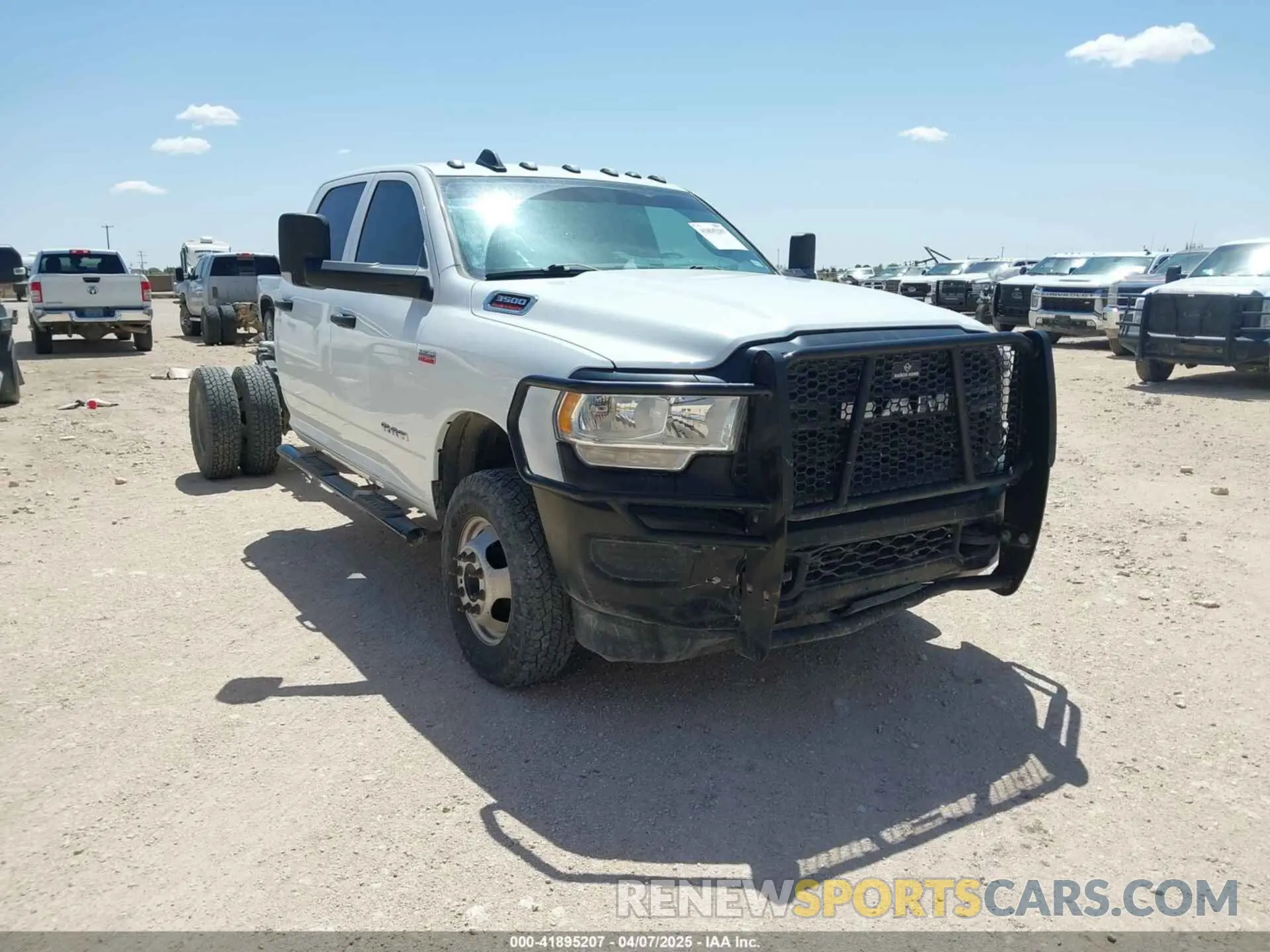 1 Photograph of a damaged car 3C7WRTCJ3NG341971 RAM 3500 CHASSIS 2022